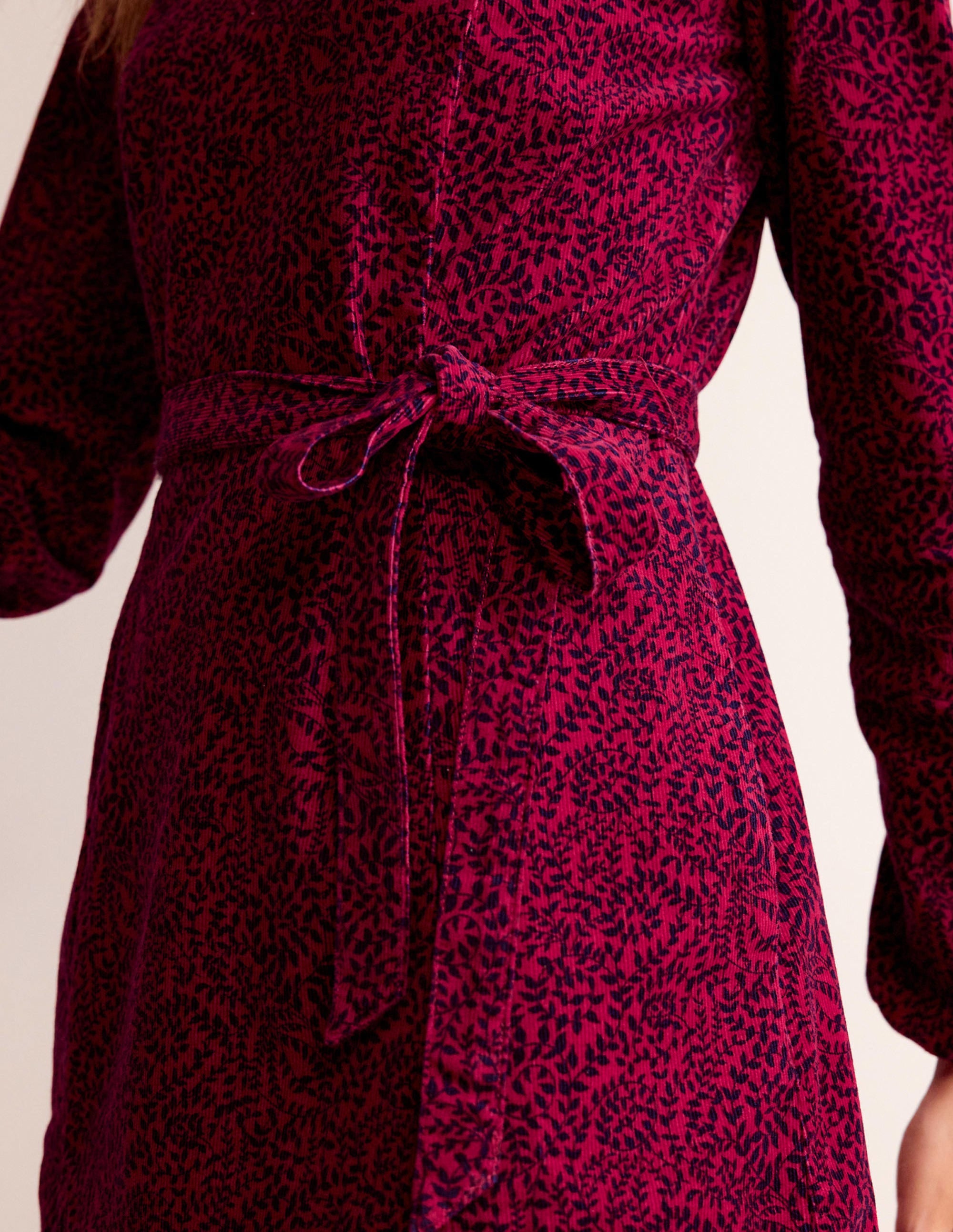 Robe Harriet en velours côtelé-Rouge canneberge profond, motif Pome Sprig - Image 2