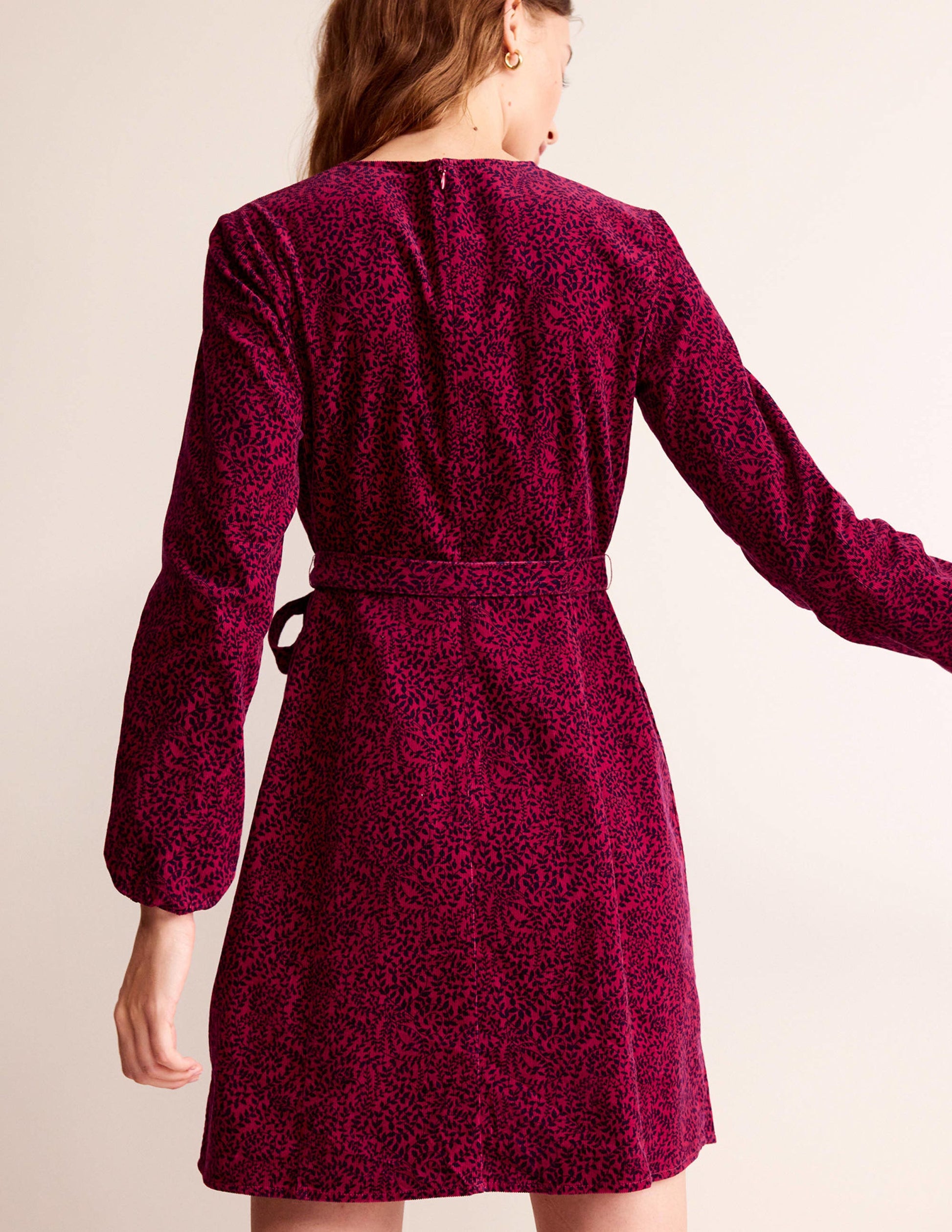 Robe Harriet en velours côtelé-Rouge canneberge profond, motif Pome Sprig-3