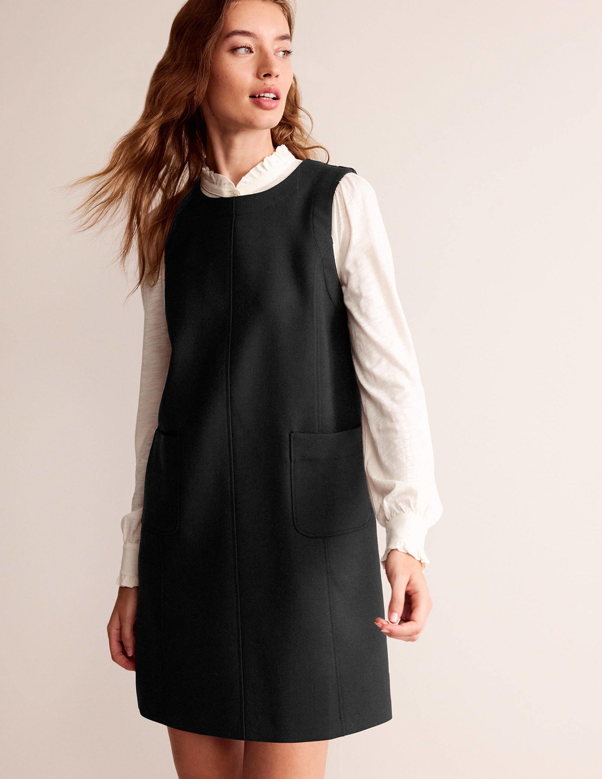 Mini-Etuikleid mit Taschendetail-Schwarz-1