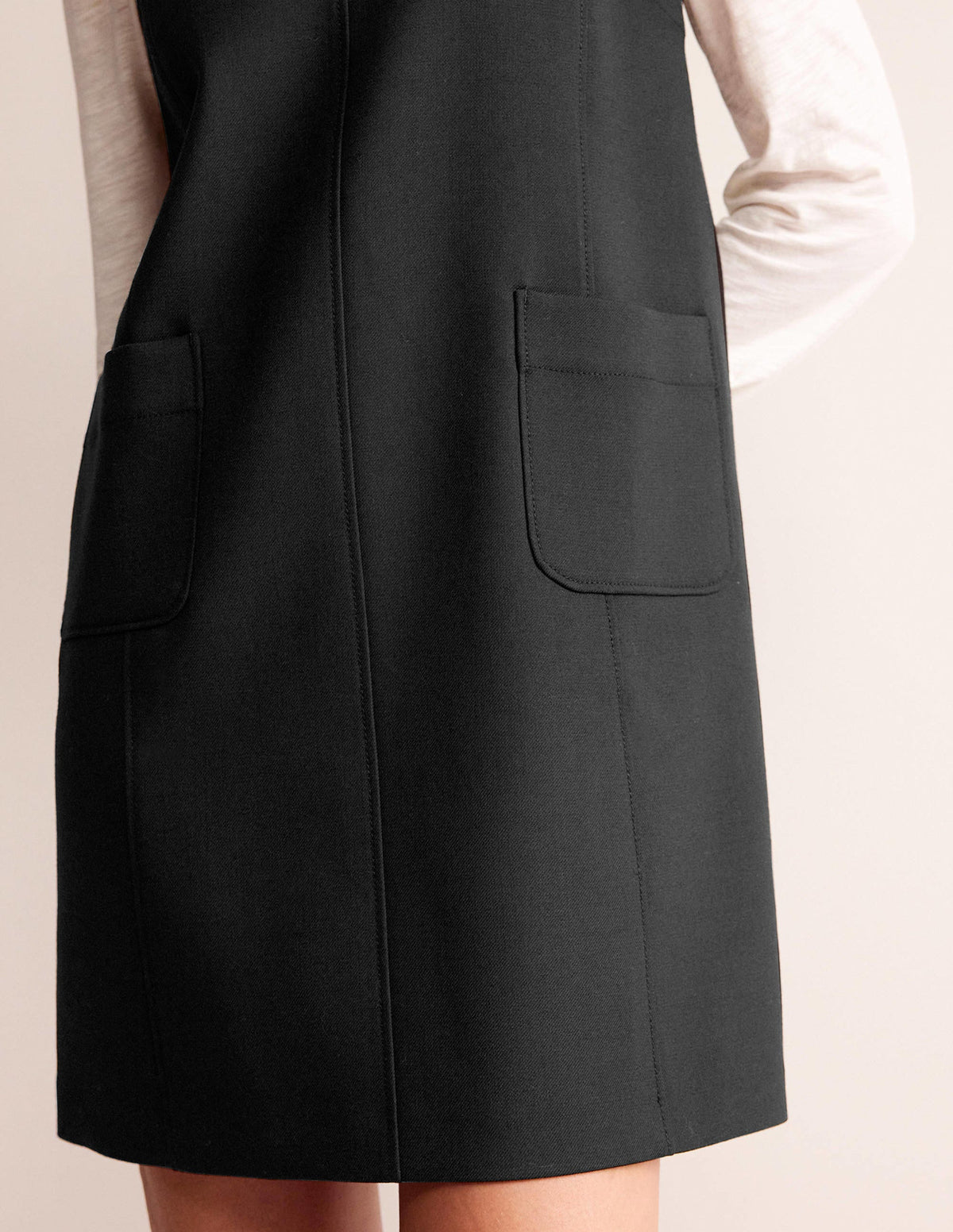 Mini-Etuikleid mit Taschendetail-Schwarz-2