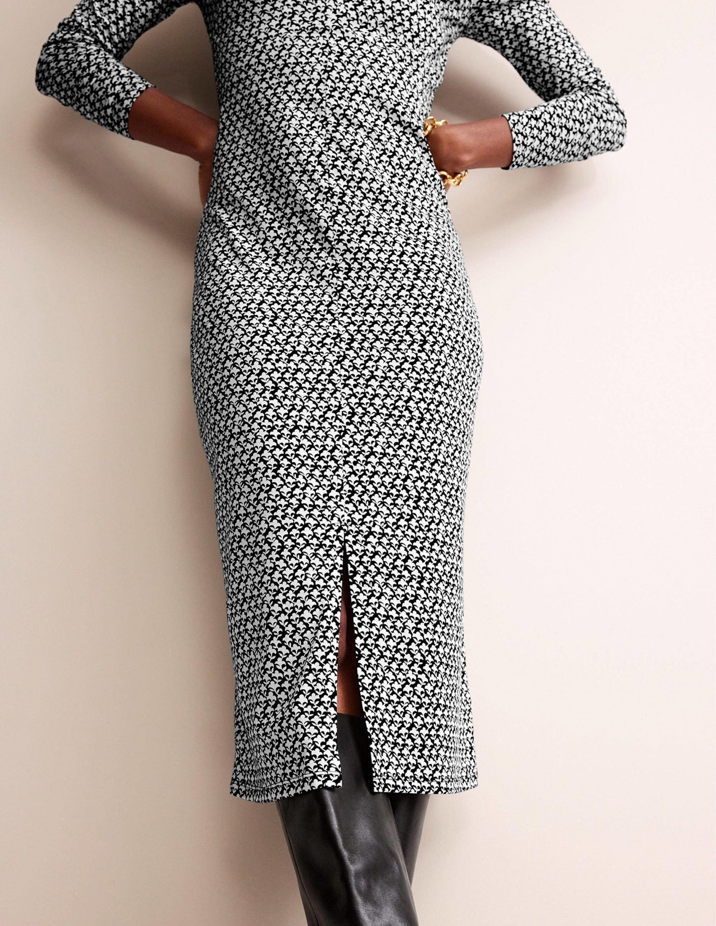 Midikleid in Empire-Form zum Knoten-Schwarz, Lilienzweig