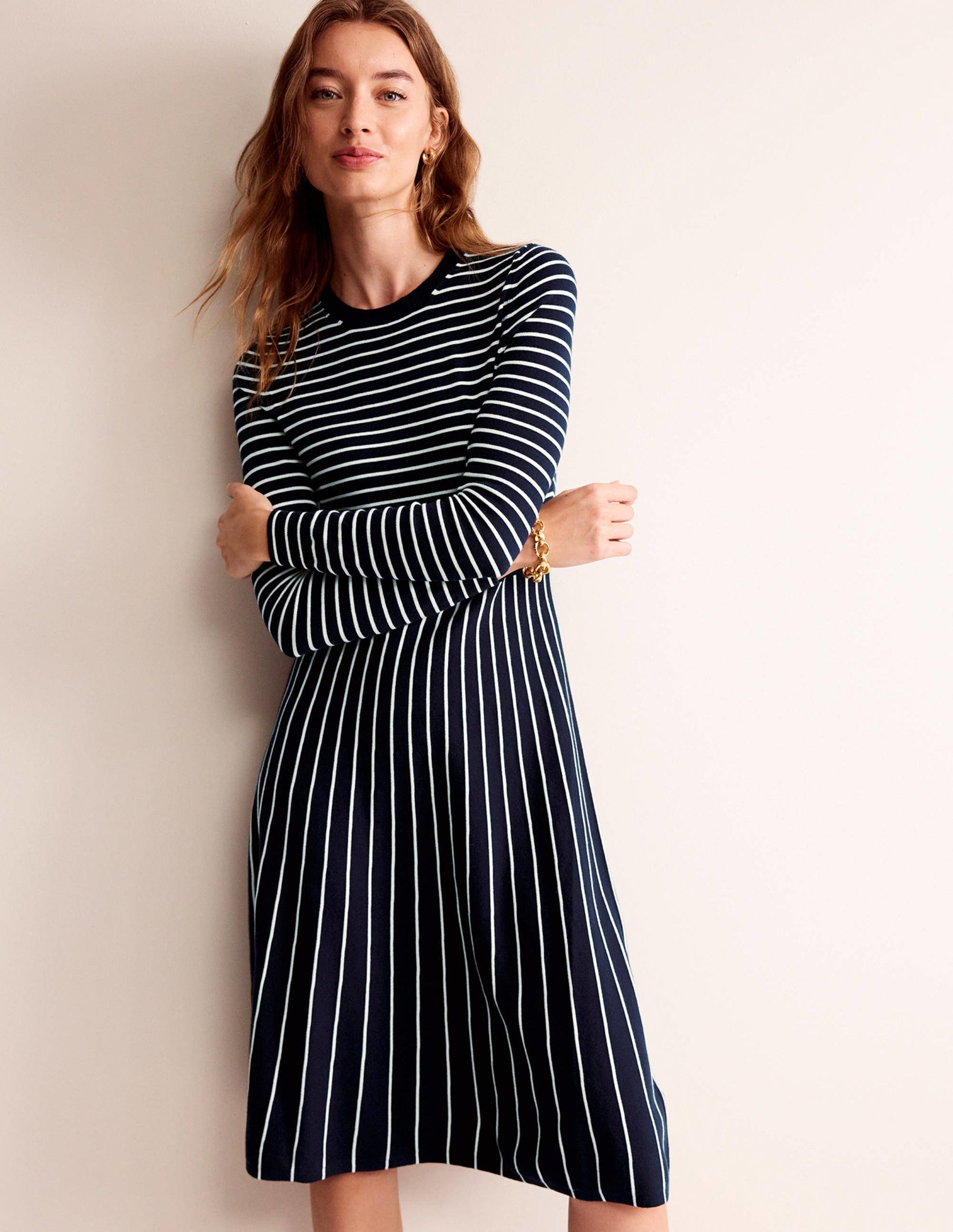 Maria Strick-Midikleid-Marineblau und Naturweiß-1