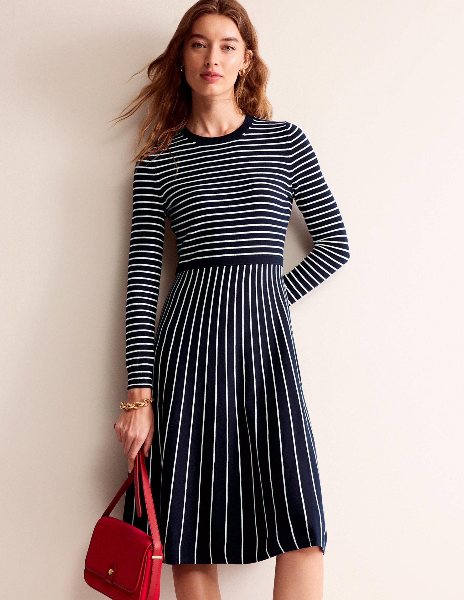 Maria Strick-Midikleid-Marineblau und Naturweiß-5