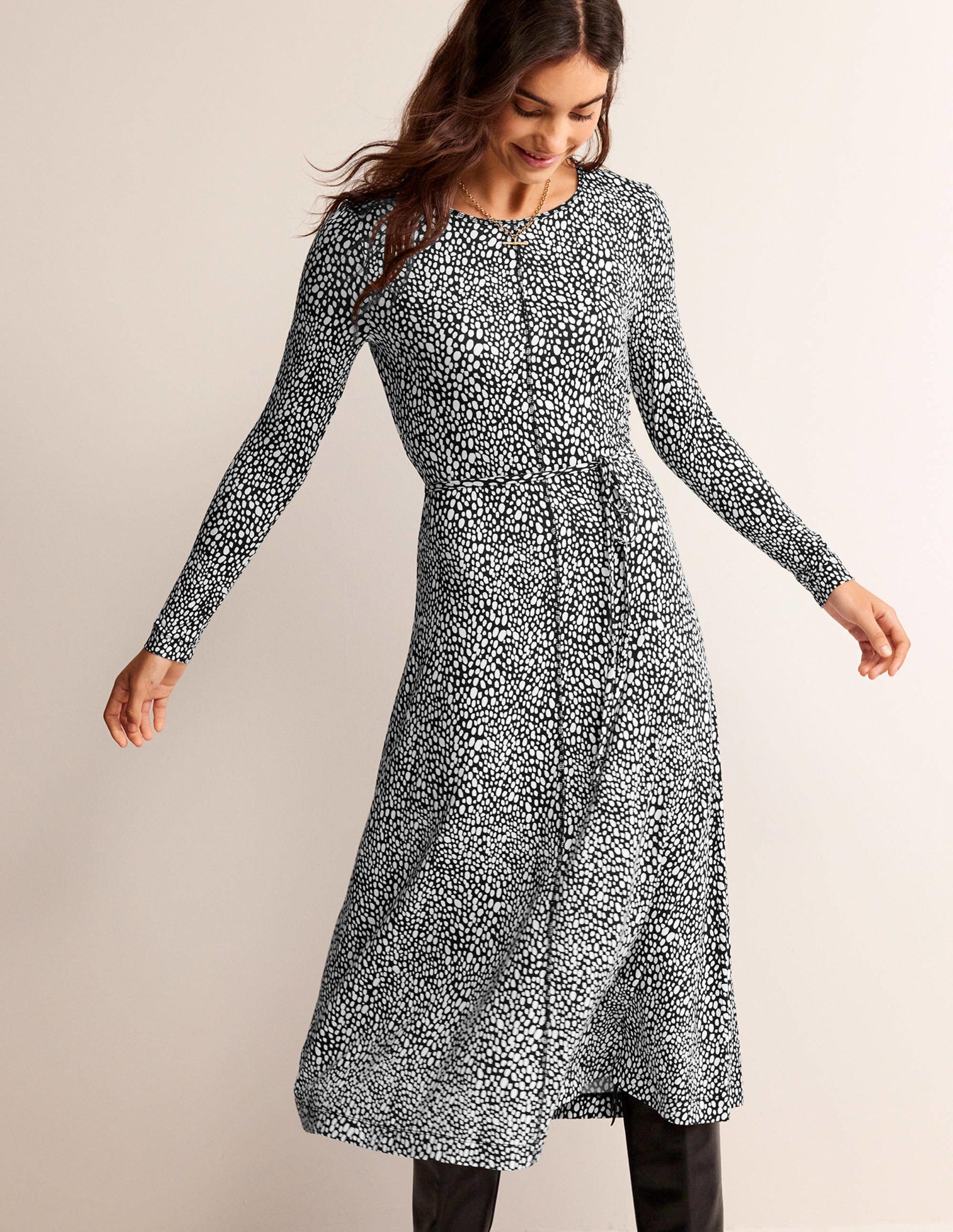 Lucy Jersey-Midikleid-Schwarz, Tierflecken-2