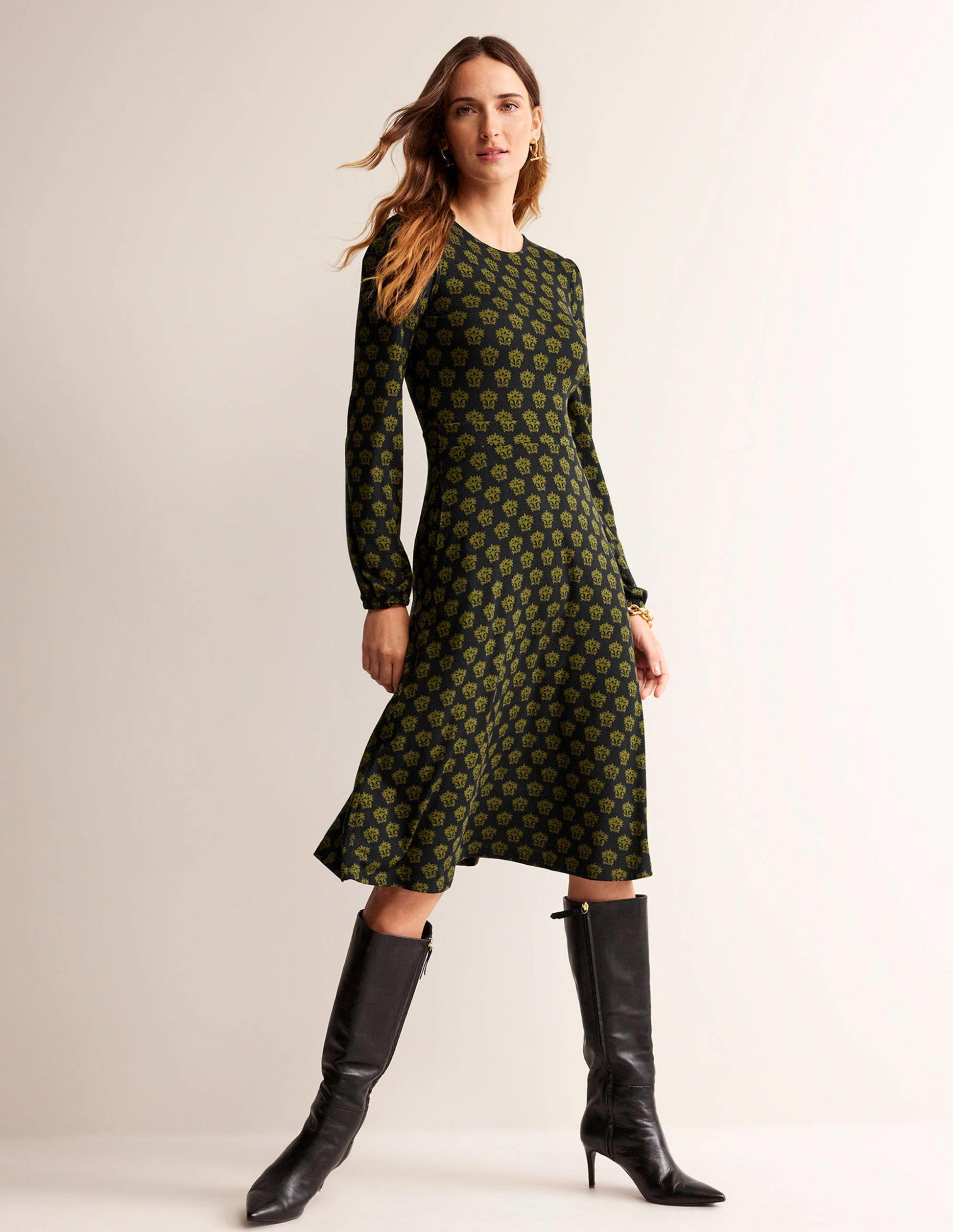 Camille Midikleid aus Jersey-Schwarz, Lilie-1