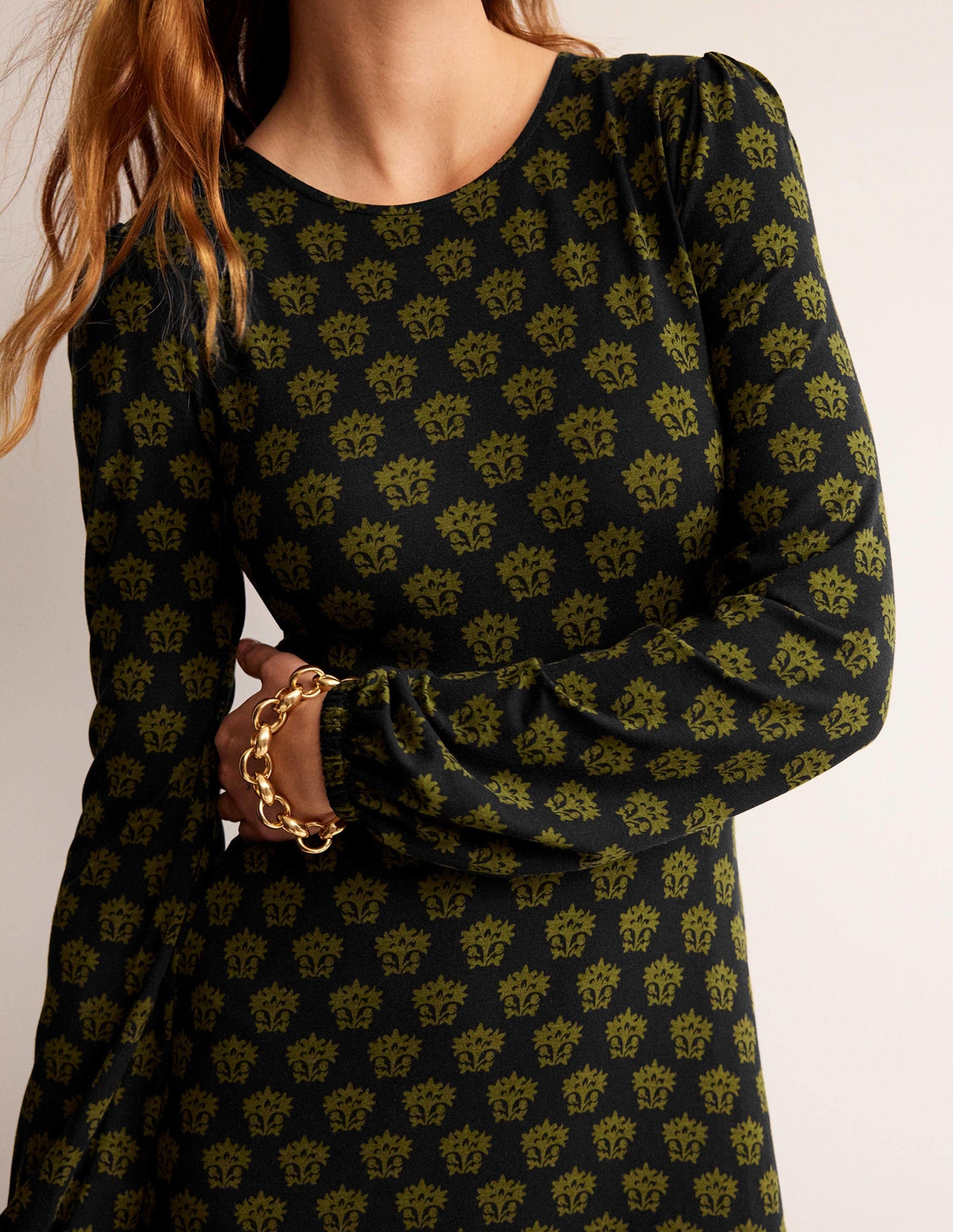 Camille Midikleid aus Jersey-Schwarz, Lilie