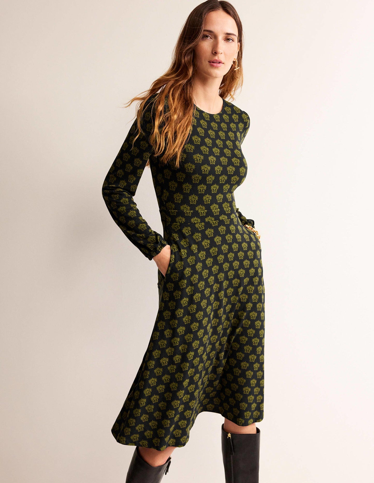 Camille Midikleid aus Jersey-Schwarz, Lilie