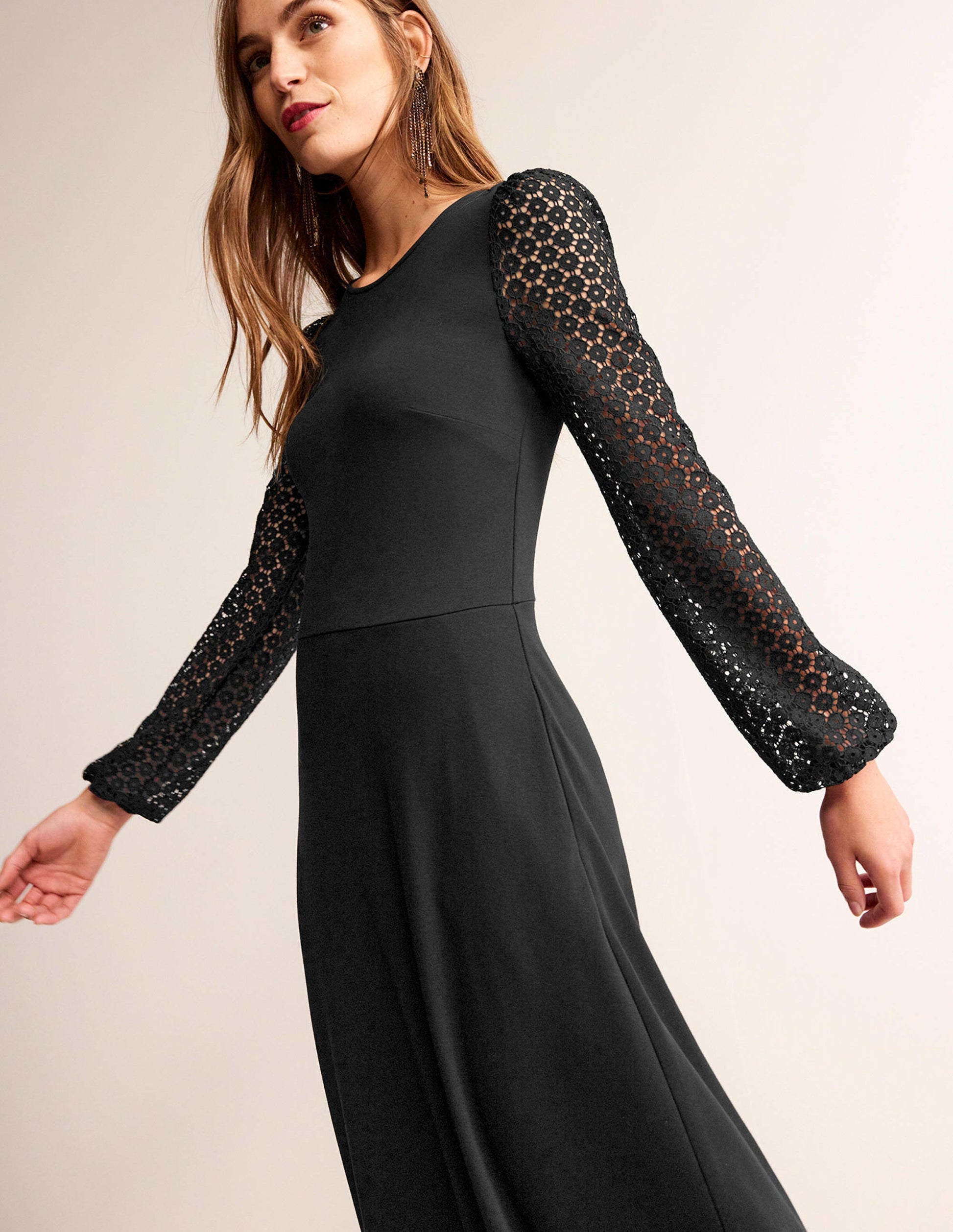 Midikleid mit Ärmelverzierung-Schwarz-2