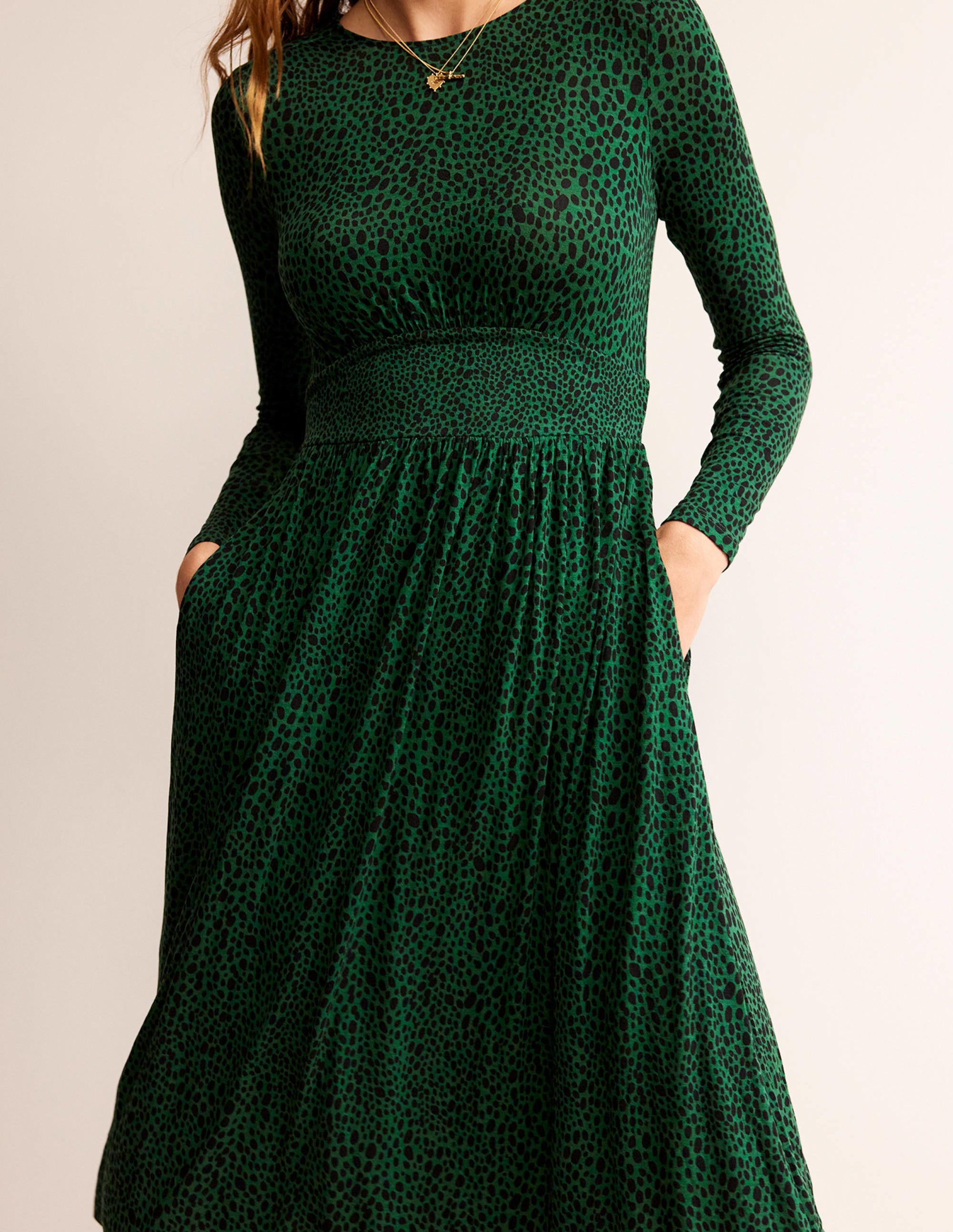 Thea Jersey-Midikleid mit langen Ärmeln-Amazonasgrün, Tierflecken - Image 2