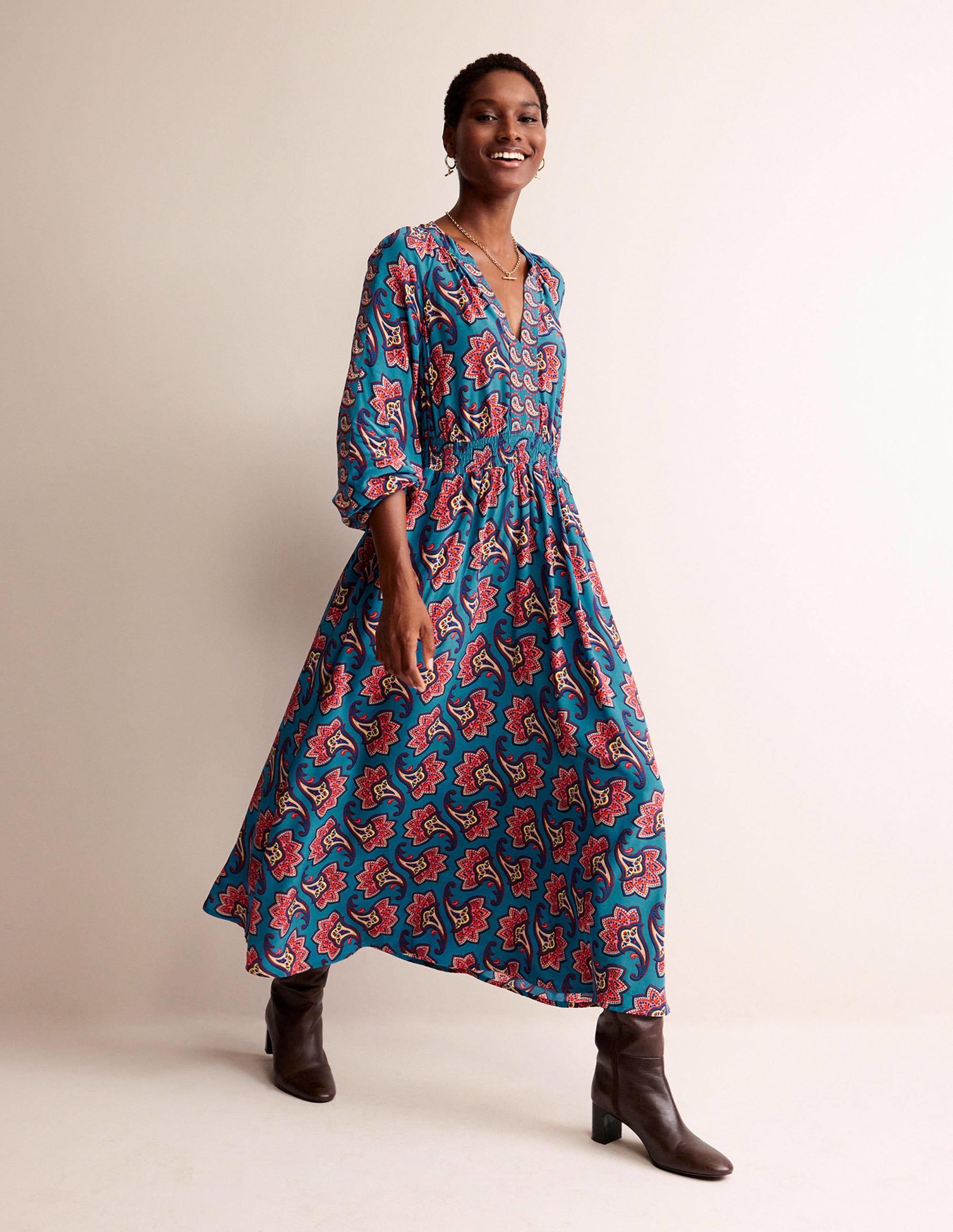 Raglan-Midikleid mit Bordürenmuster-Ägäisblau, Paisley-Amaryllis - Image 1
