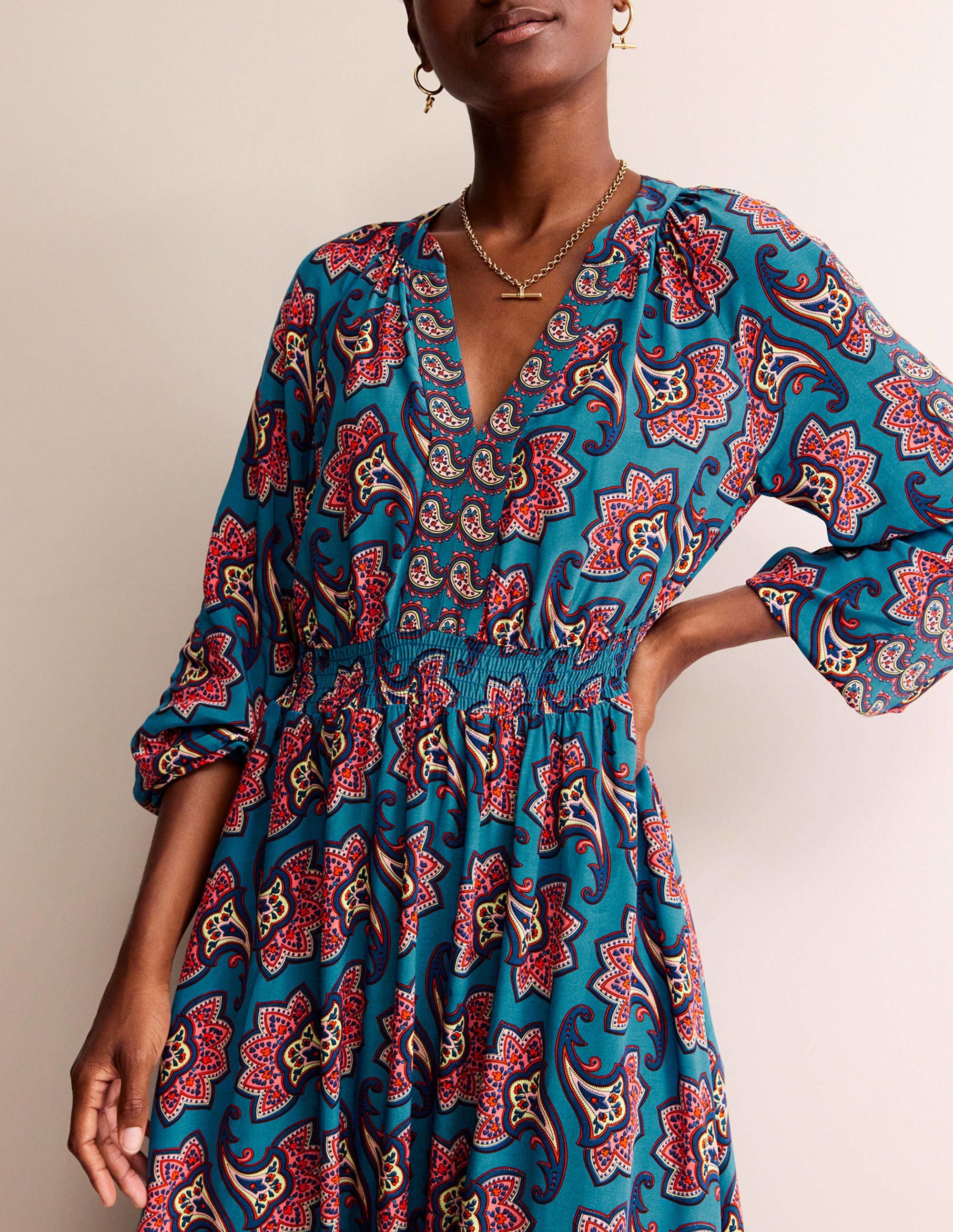 Raglan-Midikleid mit Bordürenmuster-Ägäisblau, Paisley-Amaryllis - Image 2