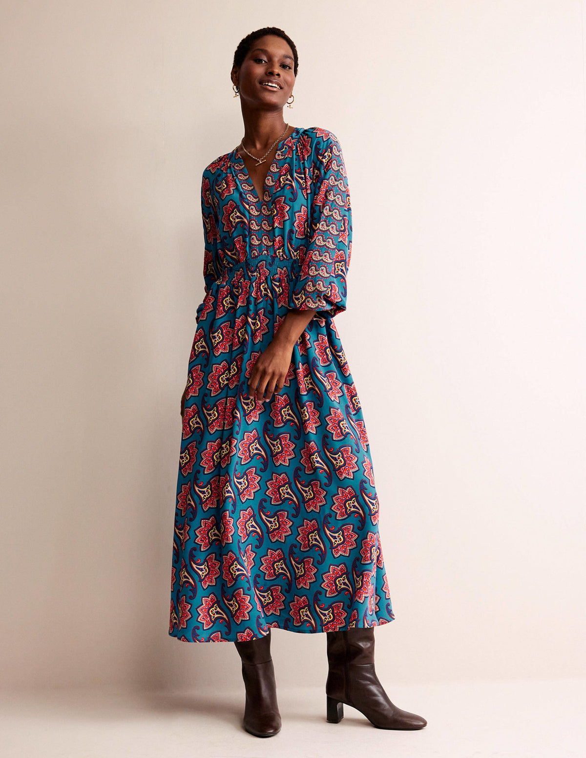 Raglan-Midikleid mit Bordürenmuster-Ägäisblau, Paisley-Amaryllis - Image 4