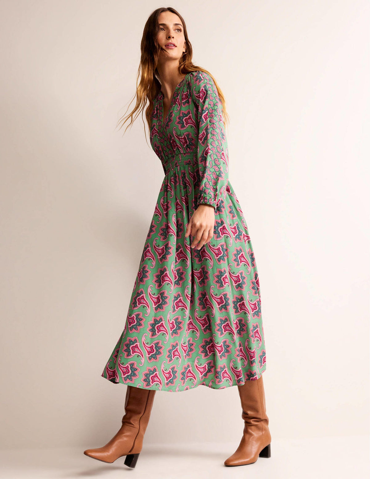 Raglan-Midikleid mit Bordürenmuster-Grün, Paisley-Amaryllis - Image 1