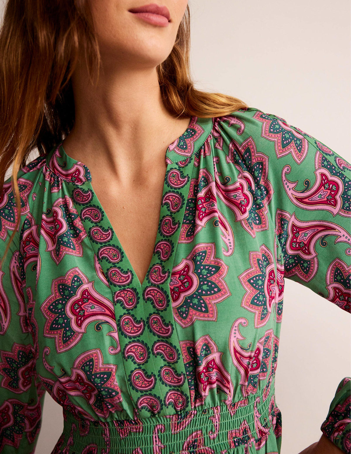 Raglan-Midikleid mit Bordürenmuster-Grün, Paisley-Amaryllis - Image 2