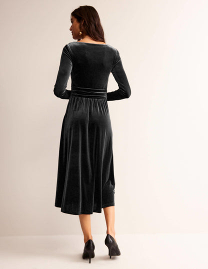 Abigail Midikleid aus Samt-Schwarz-4