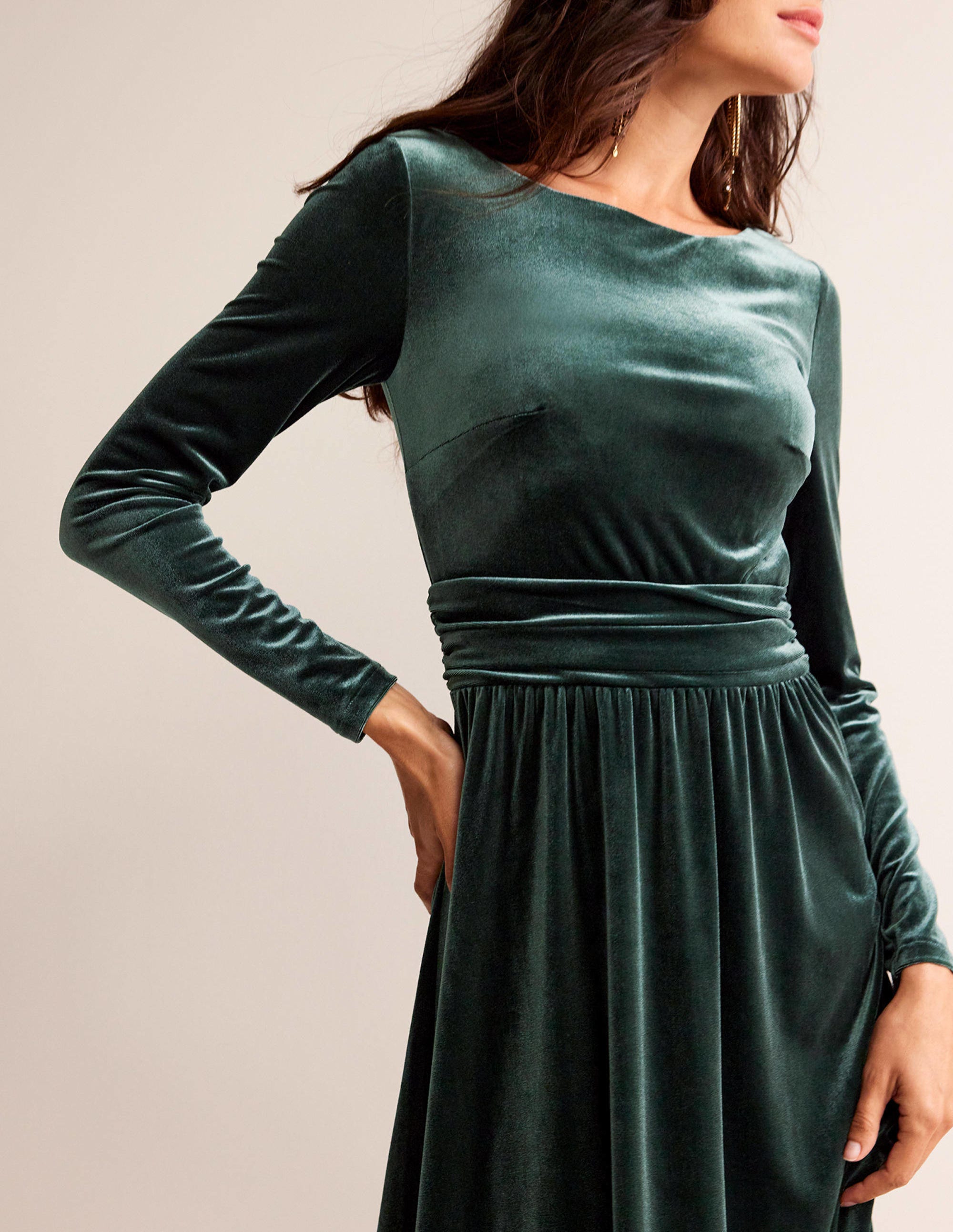 Abigail Midikleid aus Samt-Chatsworth-Grün - Image 2