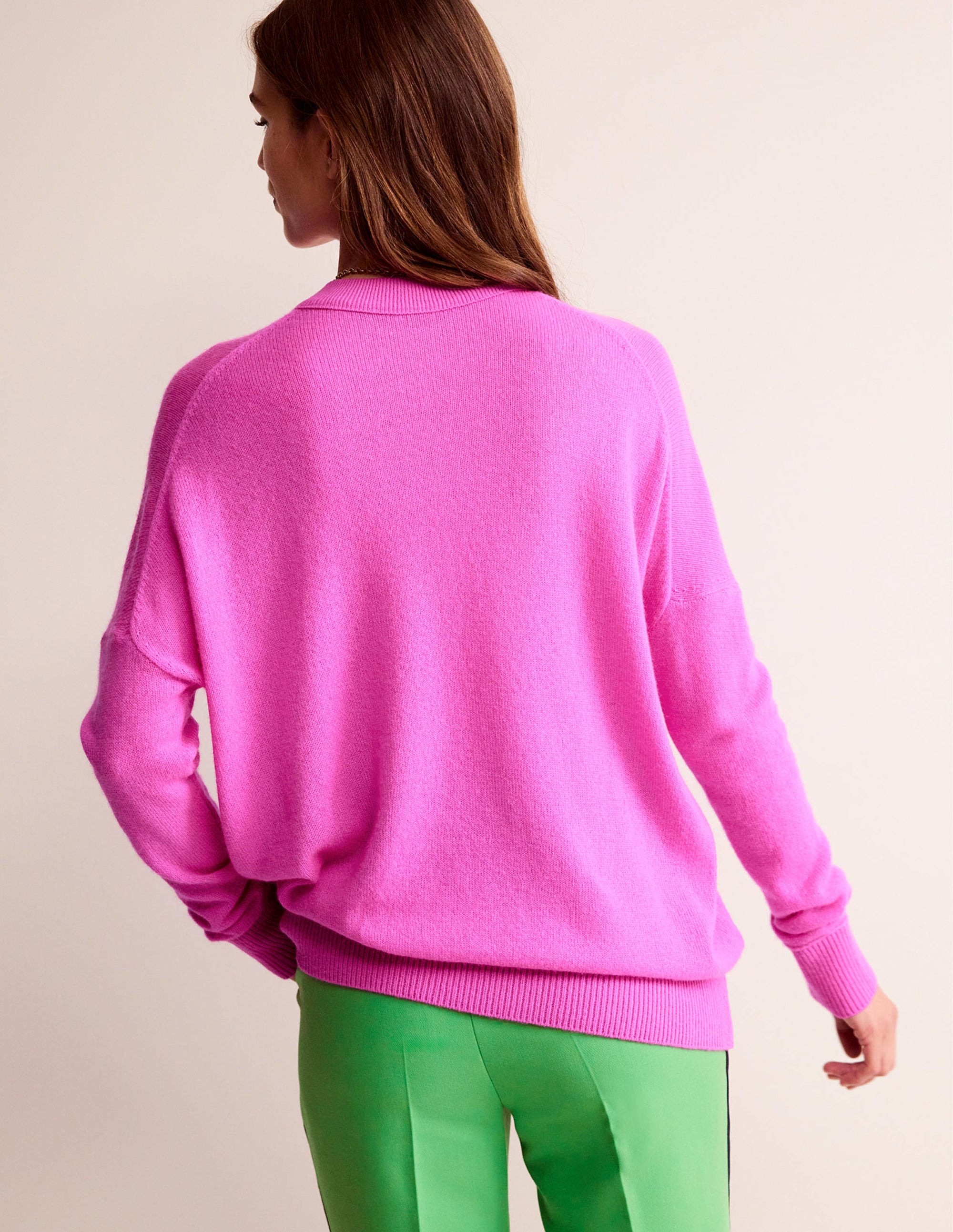 Pull boyfriend à col rond en cachemire-Bordeaux Foncé, Noisette et Amarante - Image 3