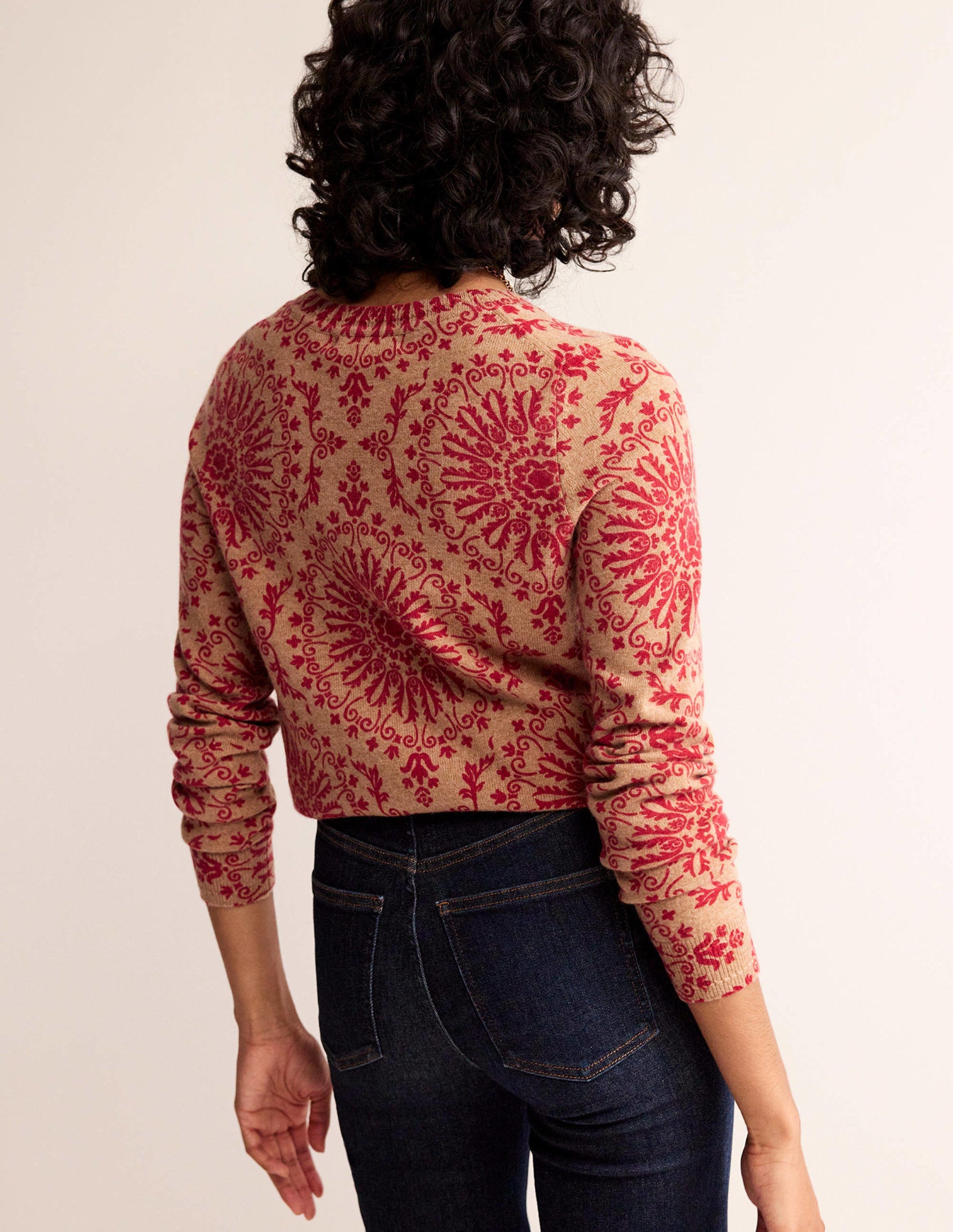 Eva Kaschmirpullover mit Rundhalsausschnitt-Kamelbraun Pfingstrose-3