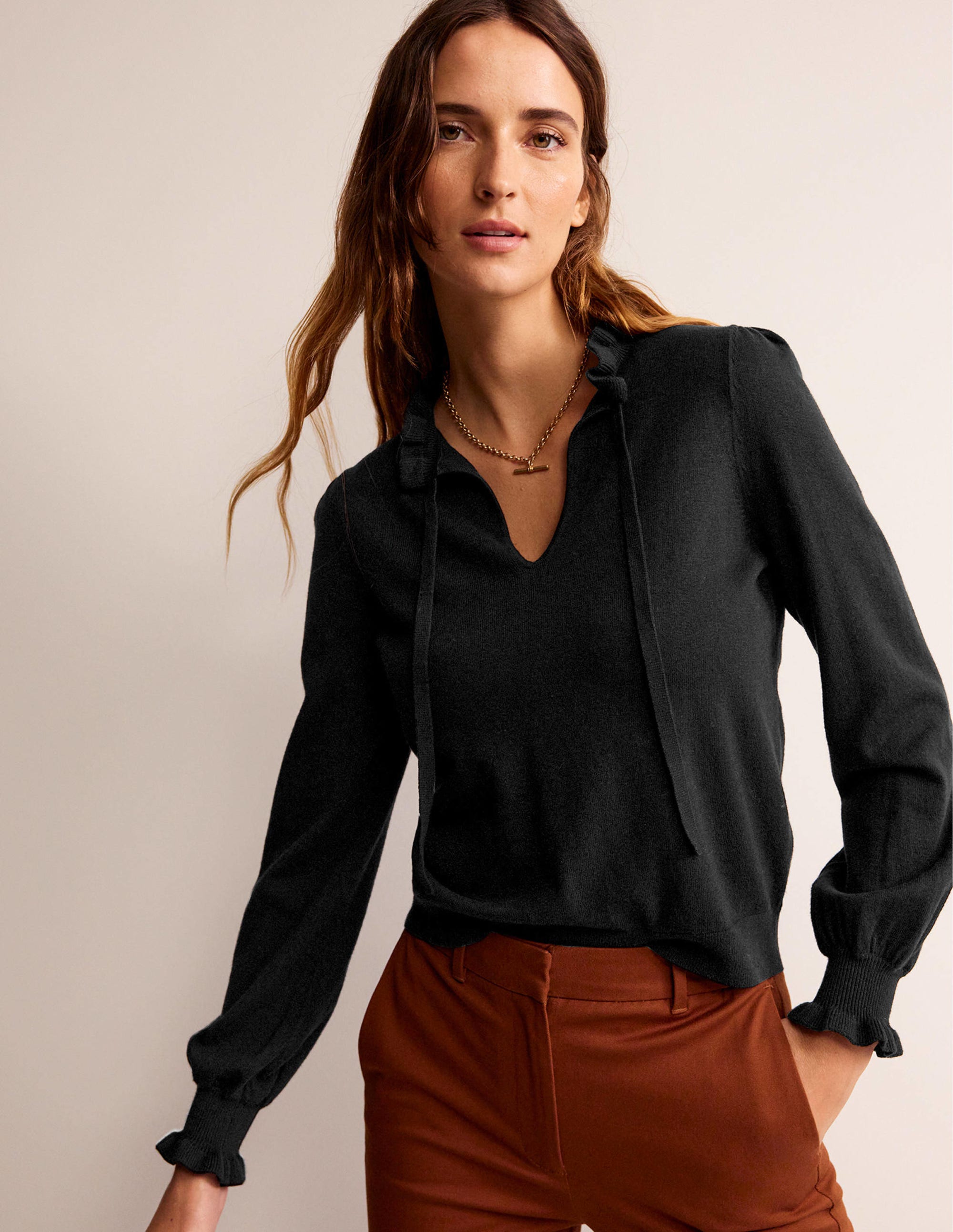 Pull à col volanté et noué-Noir - Image 1
