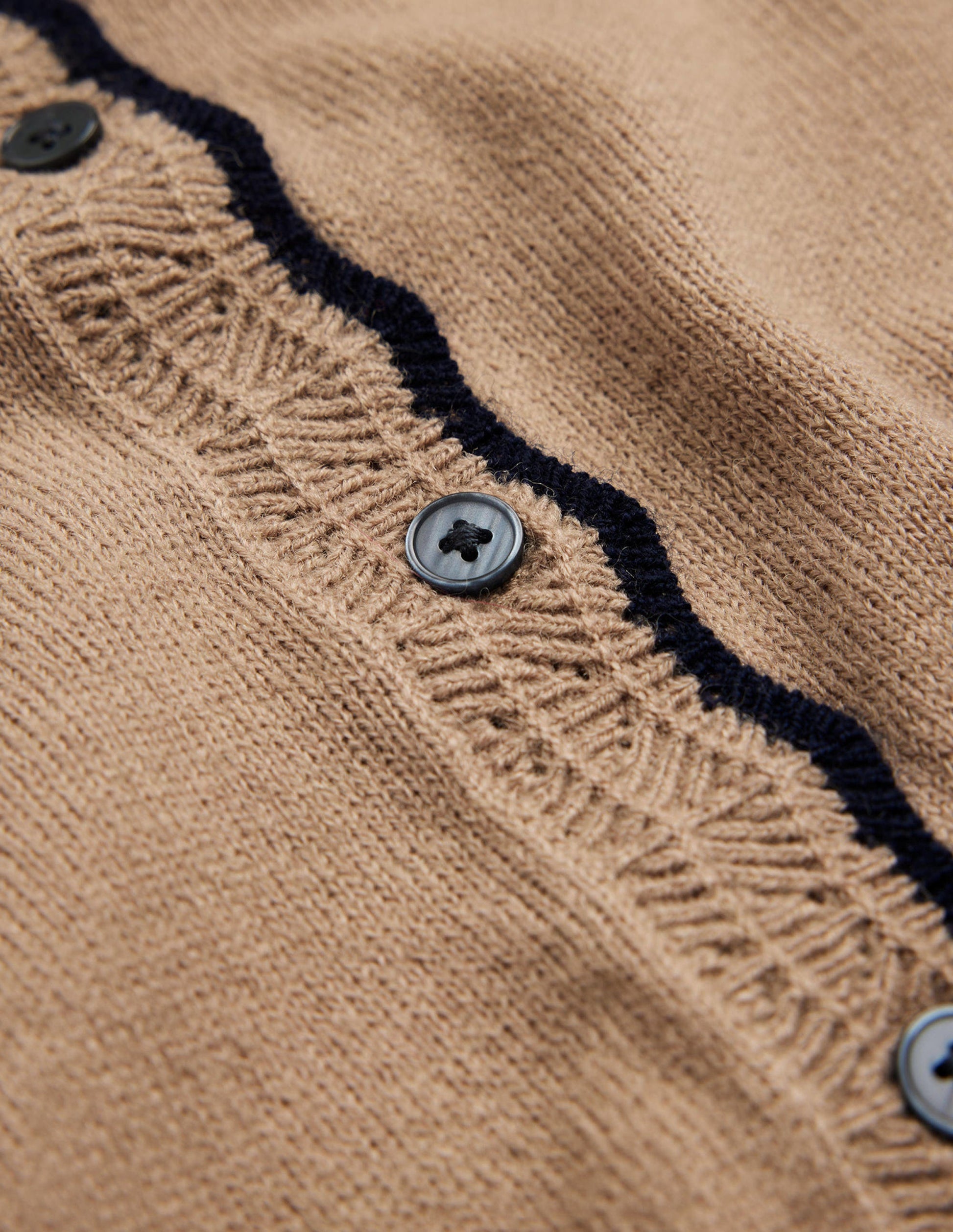 Gilet festonné en laine mérinos-Camel chiné-6