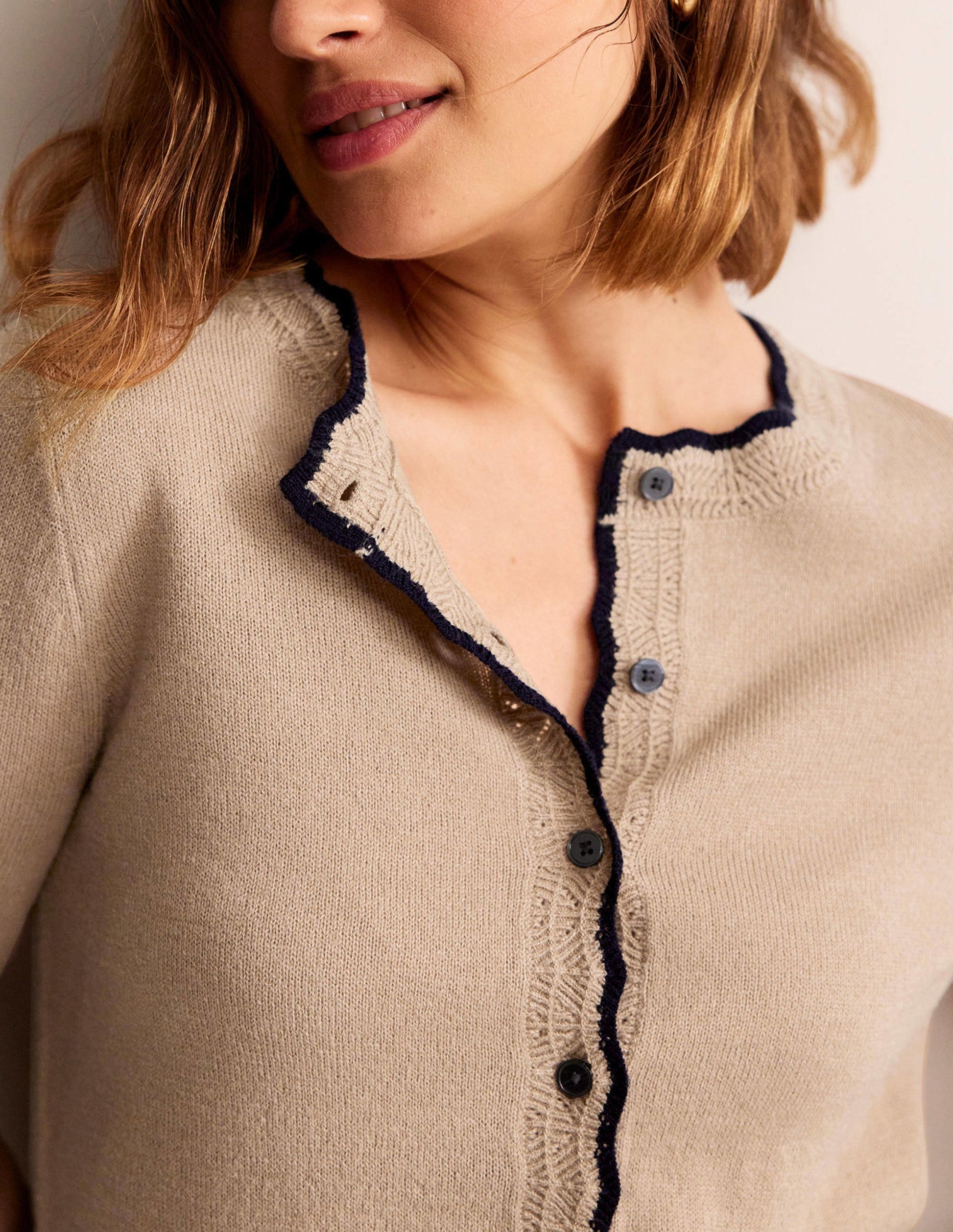 Gilet festonné en laine mérinos-Camel chiné-2