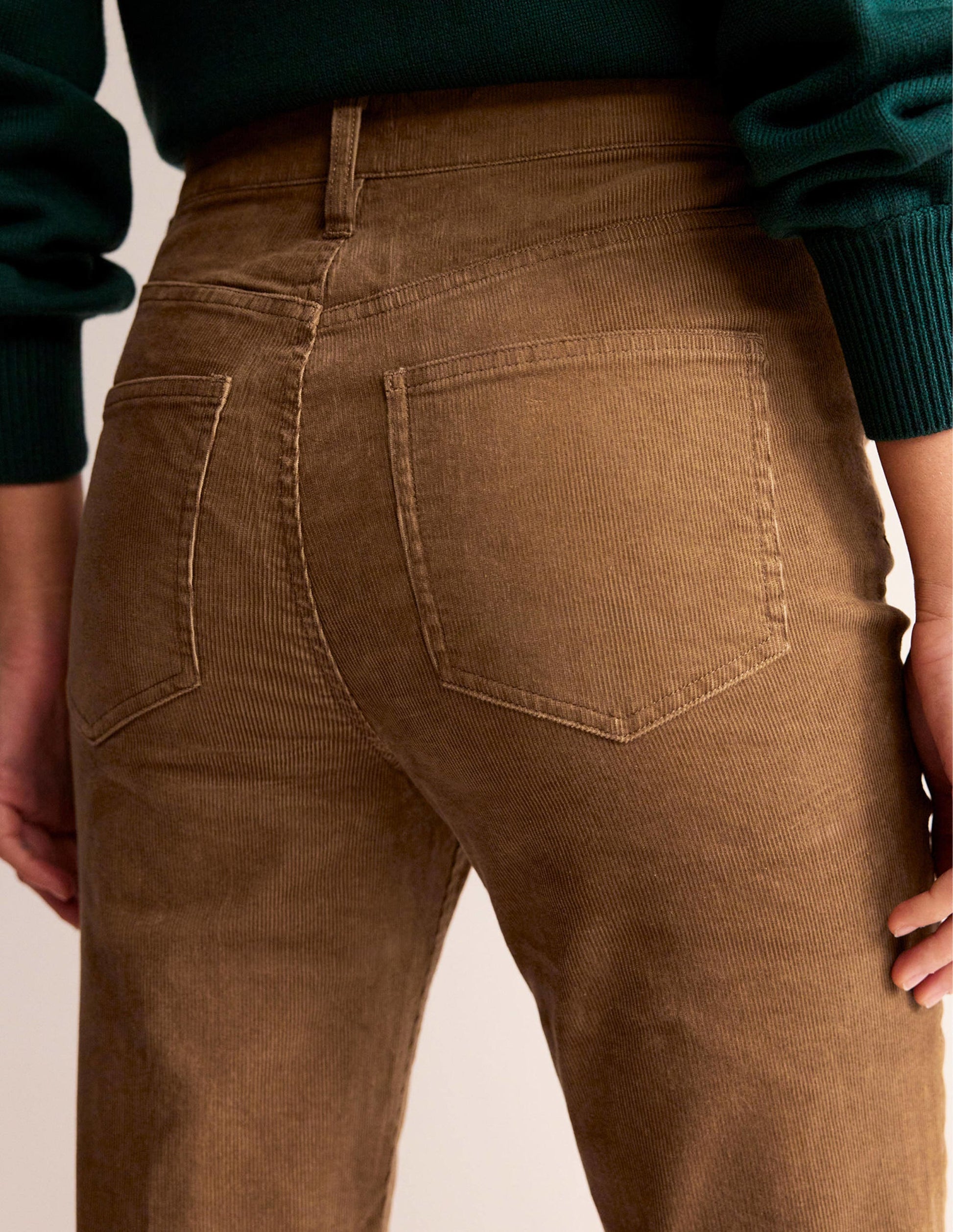 Schmal geschnittene Cord-Jeans mit 5 Taschen-Kamelbraun-2