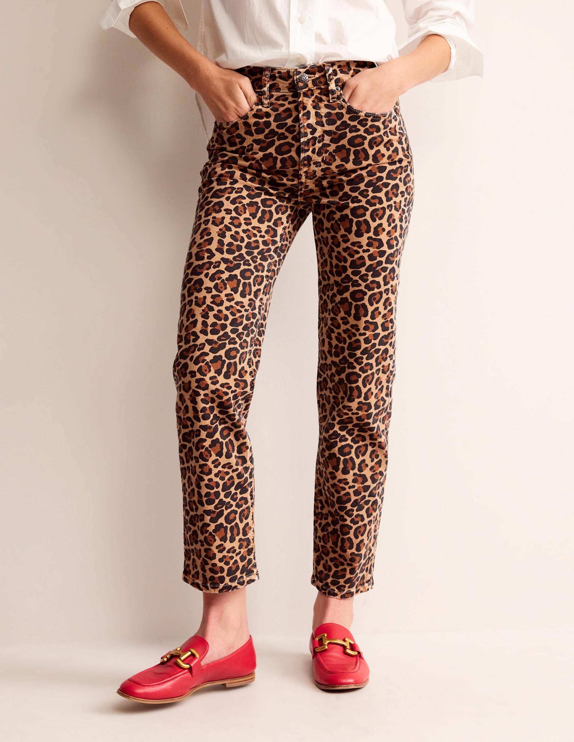 Schmale, bedruckte Jeans mit mittelhohem Bund-Kamelbraun, Gepard Pop - Image 4