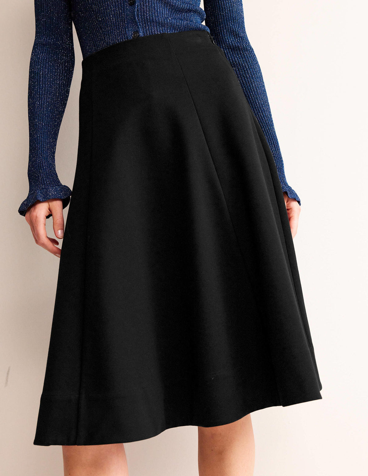 Flippiger Midirock aus Jersey-Schwarz - Image 4