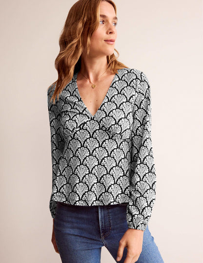 Oberteil mit V-Ausschnitt und Schößchen-Schwarz, Blumig-4