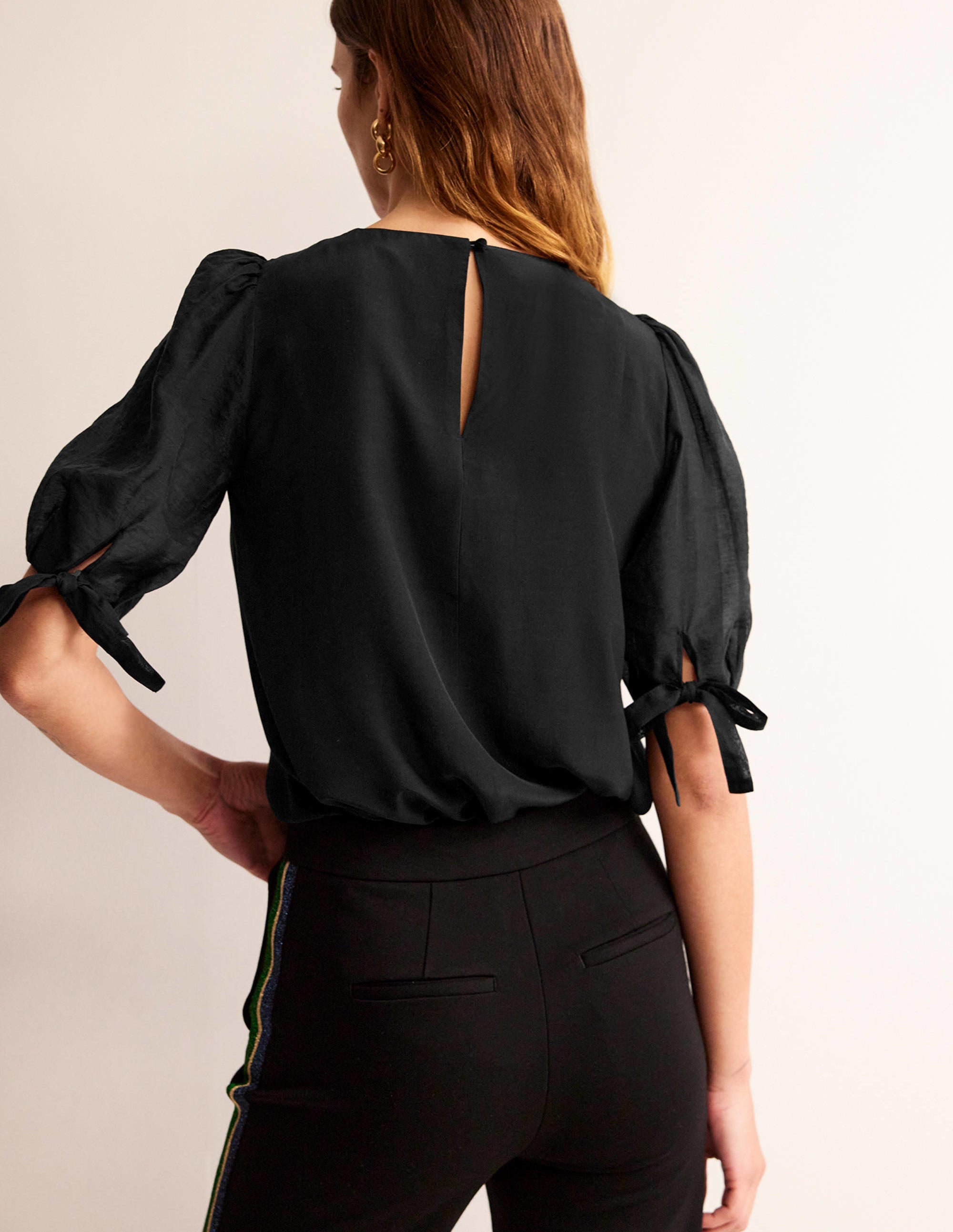 Oberteil mit Organza-Puffärmeln-Schwarz - Image 3