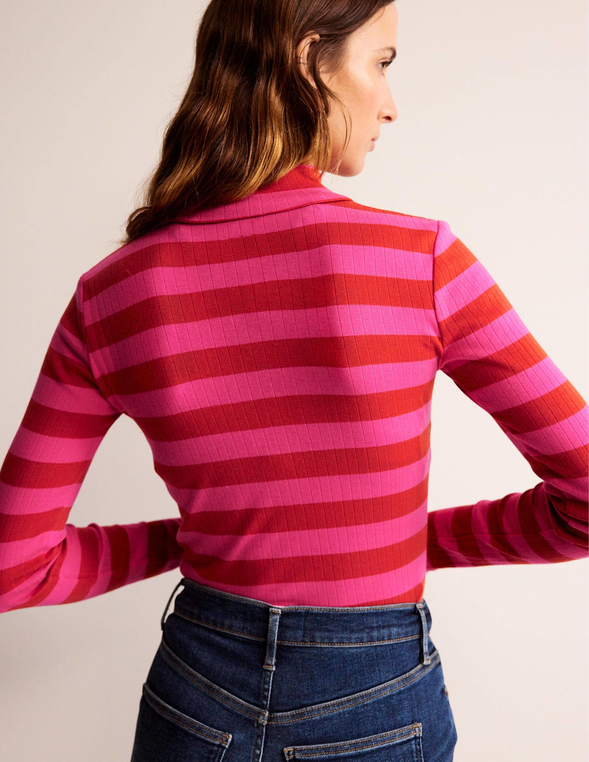 Anna Oberteil aus Rippstrick mit Rollkragen-Helles Rost, leuchtendes Pink-3