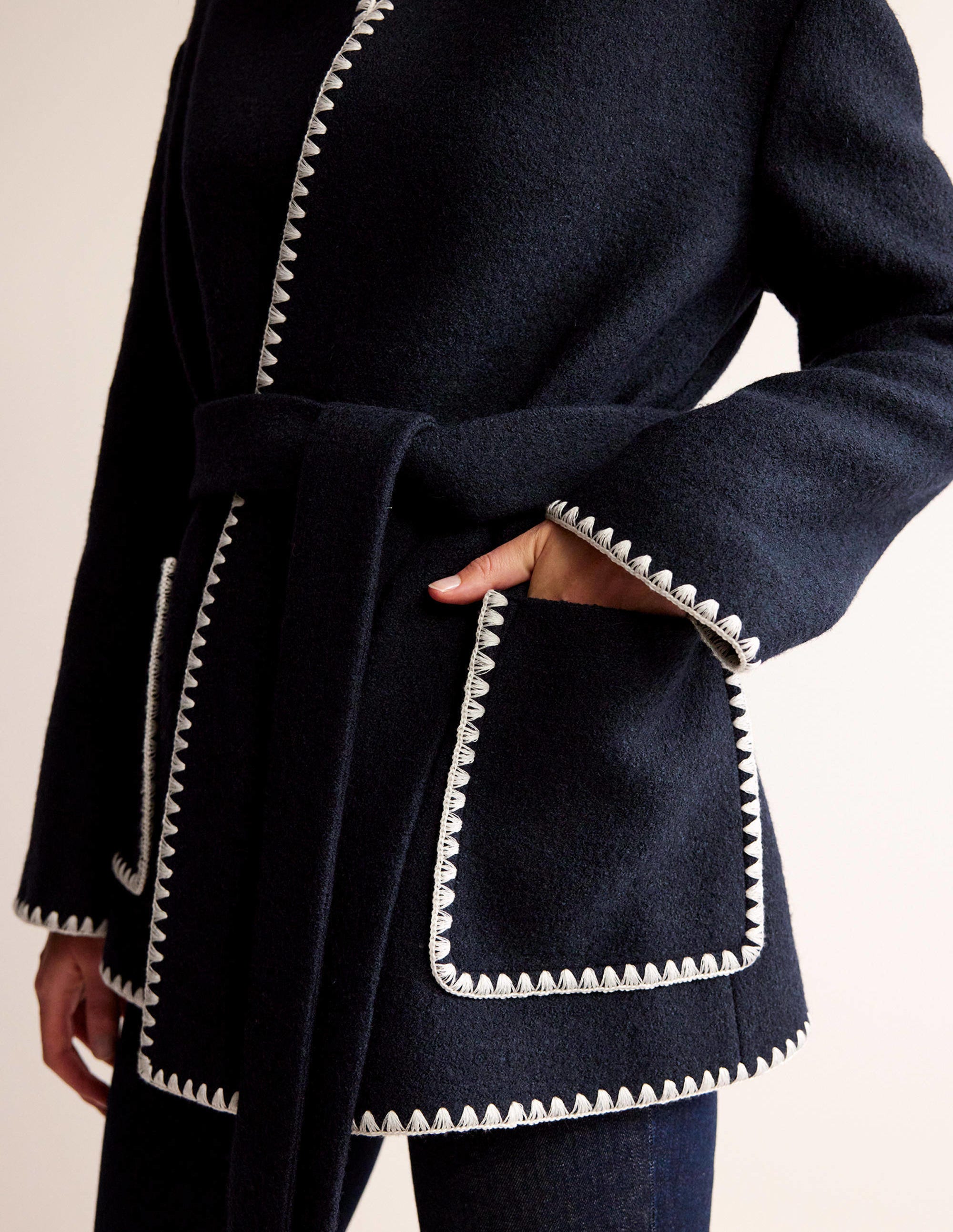 Manteau court croisé avec ceinture-Bleu marine - Image 4
