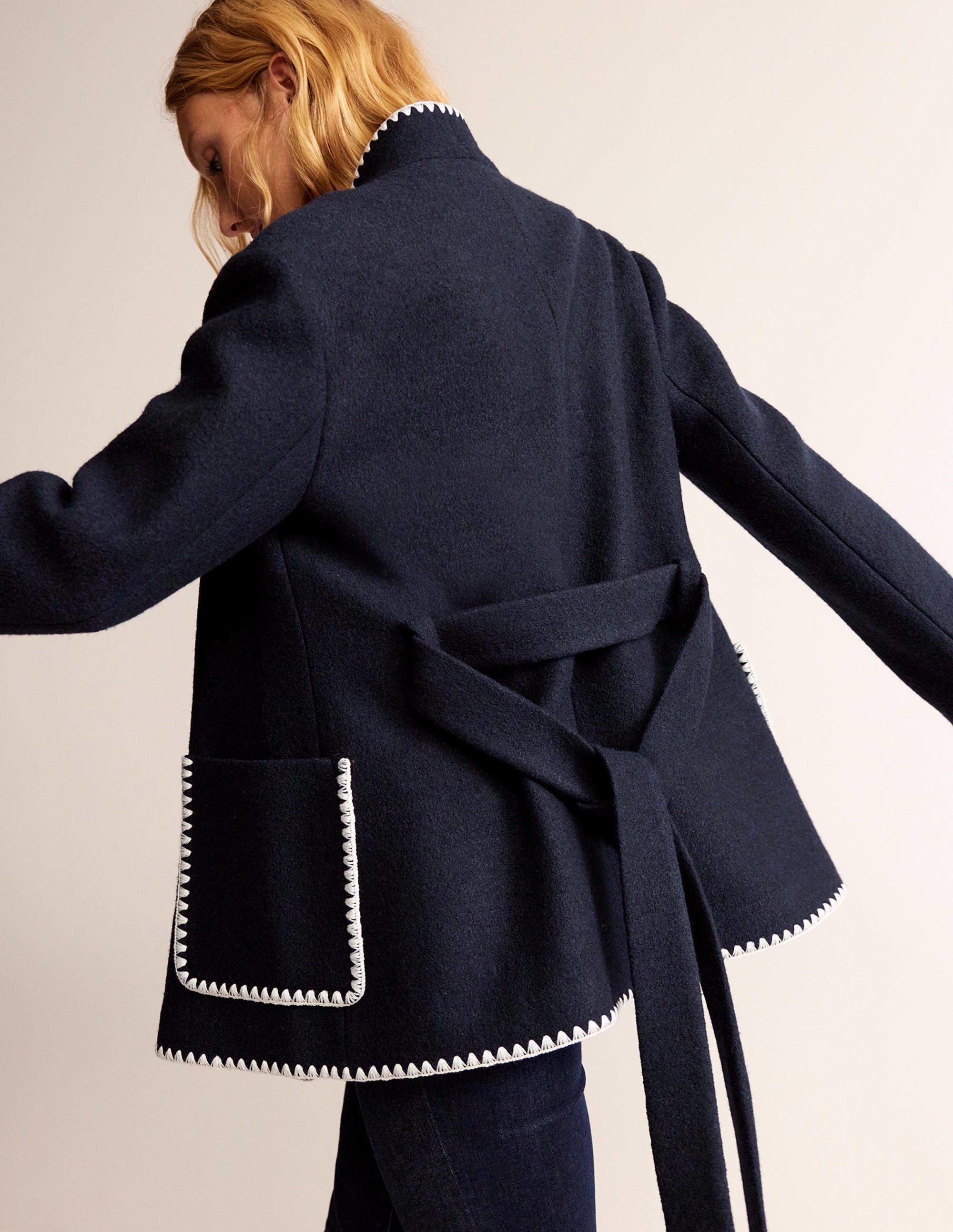 Manteau court croisé avec ceinture-Bleu marine - Image 5