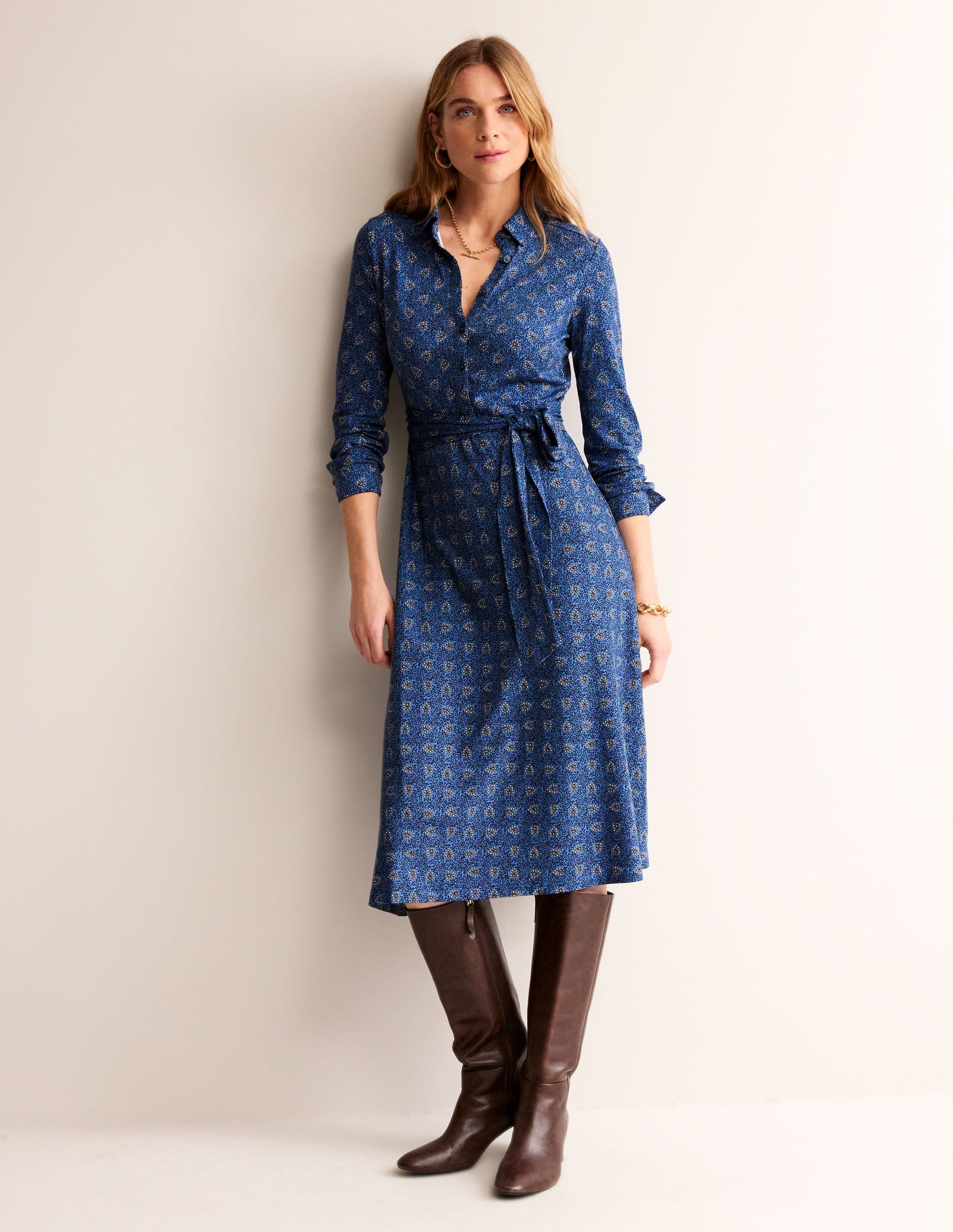 Robe-chemise midi Laura en jersey-Bleu azur, motif Celosia Bud-4