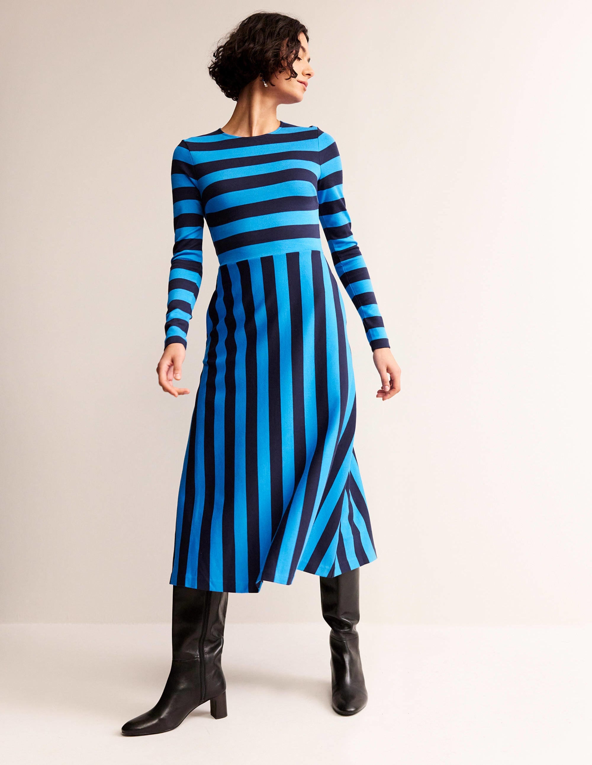 Robe midi rayée en jersey-Bleu marine, rayé bleu brillant - Image 1