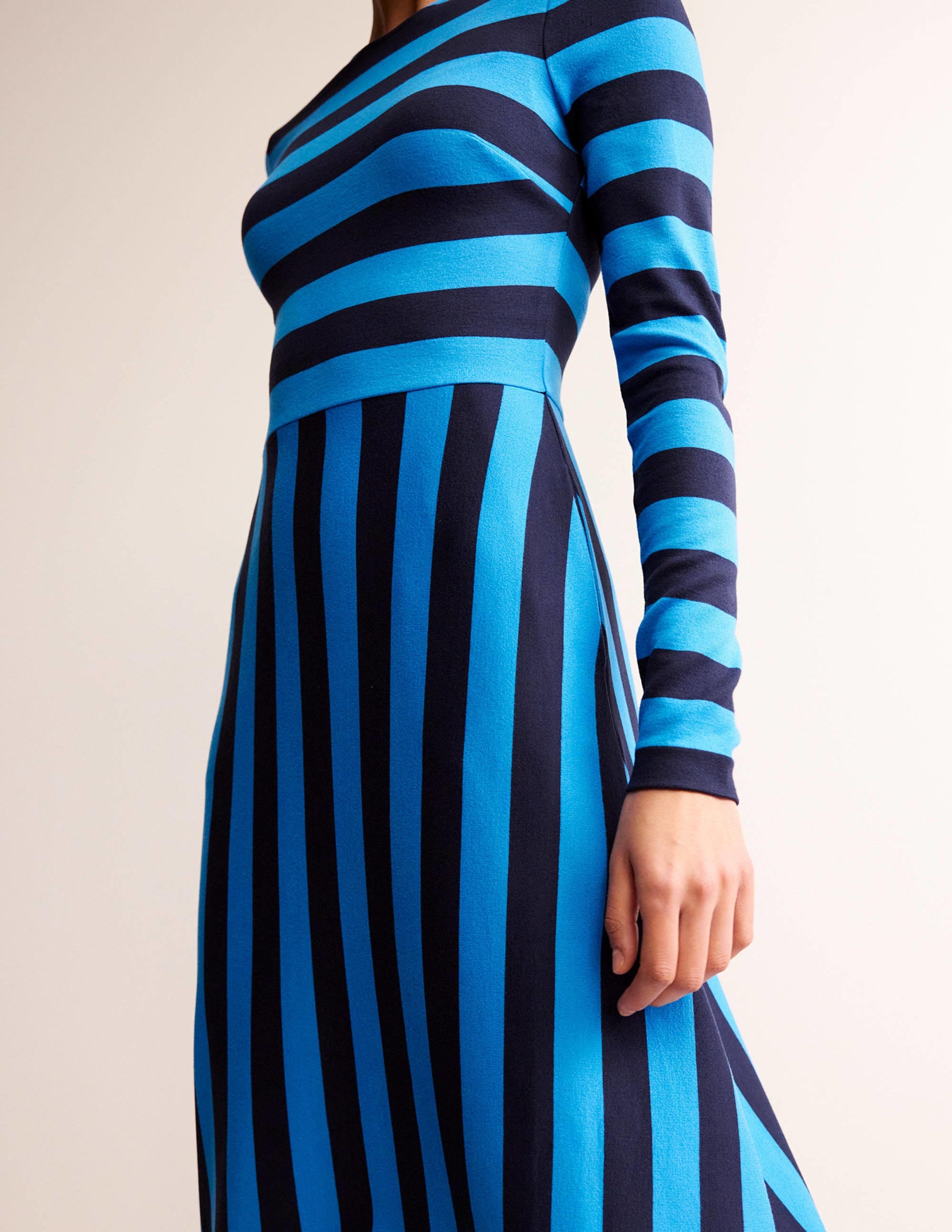 Robe midi rayée en jersey-Bleu marine, rayé bleu brillant - Image 2