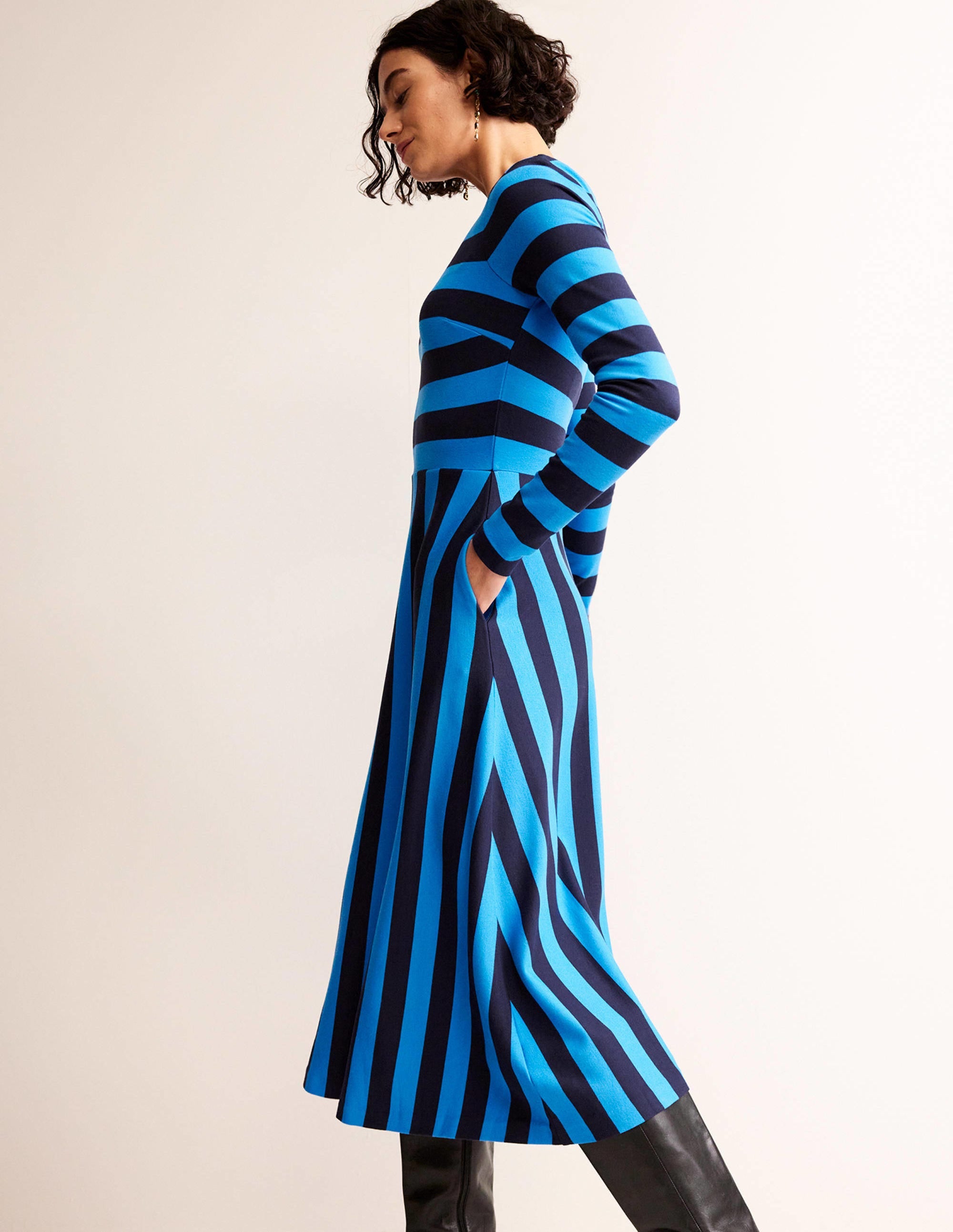 Robe midi rayée en jersey-Bleu marine, rayé bleu brillant - Image 4
