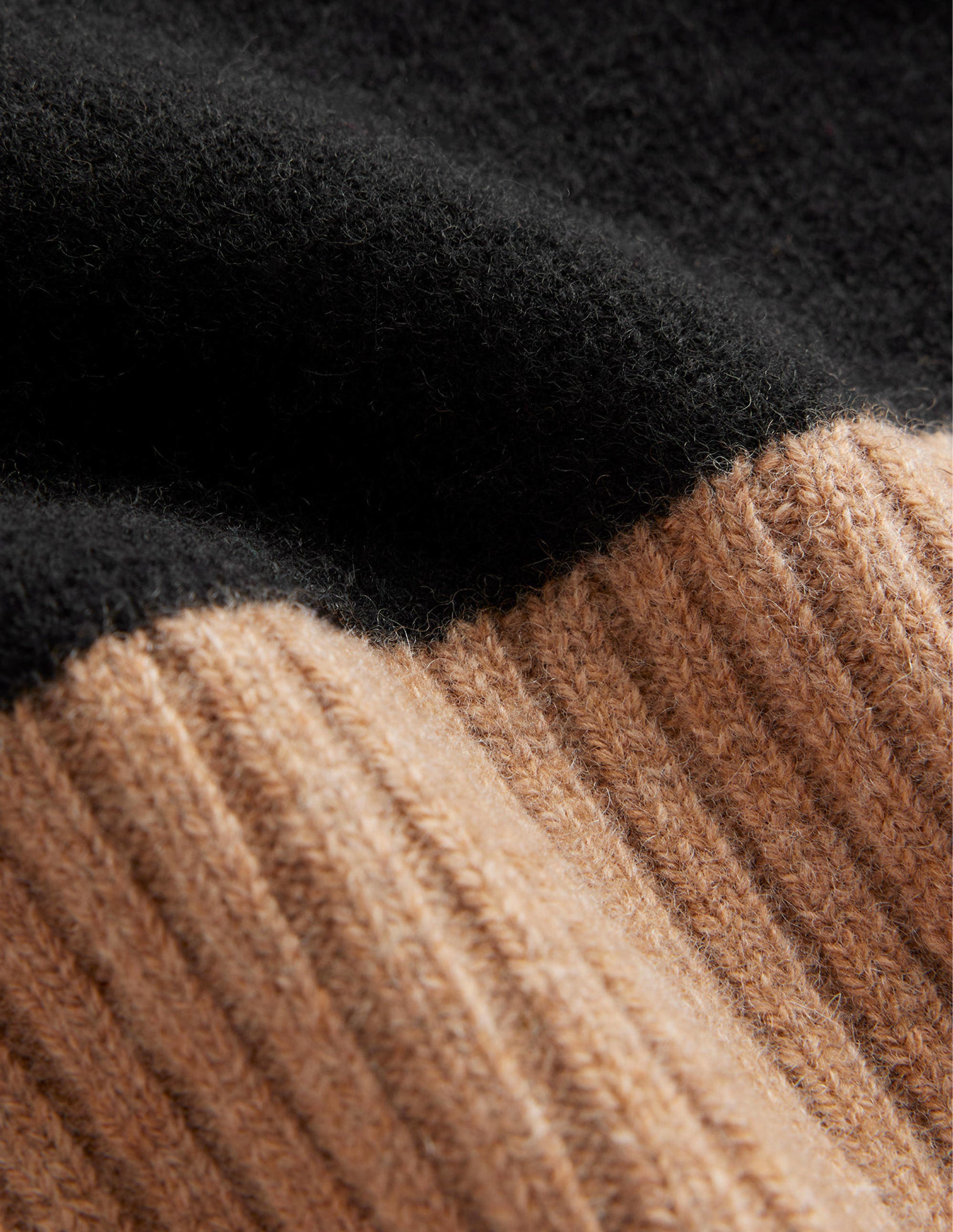 Jessica Oversize-Pullover-Schwarz, Kamelbraun Blockfarben - Image 6
