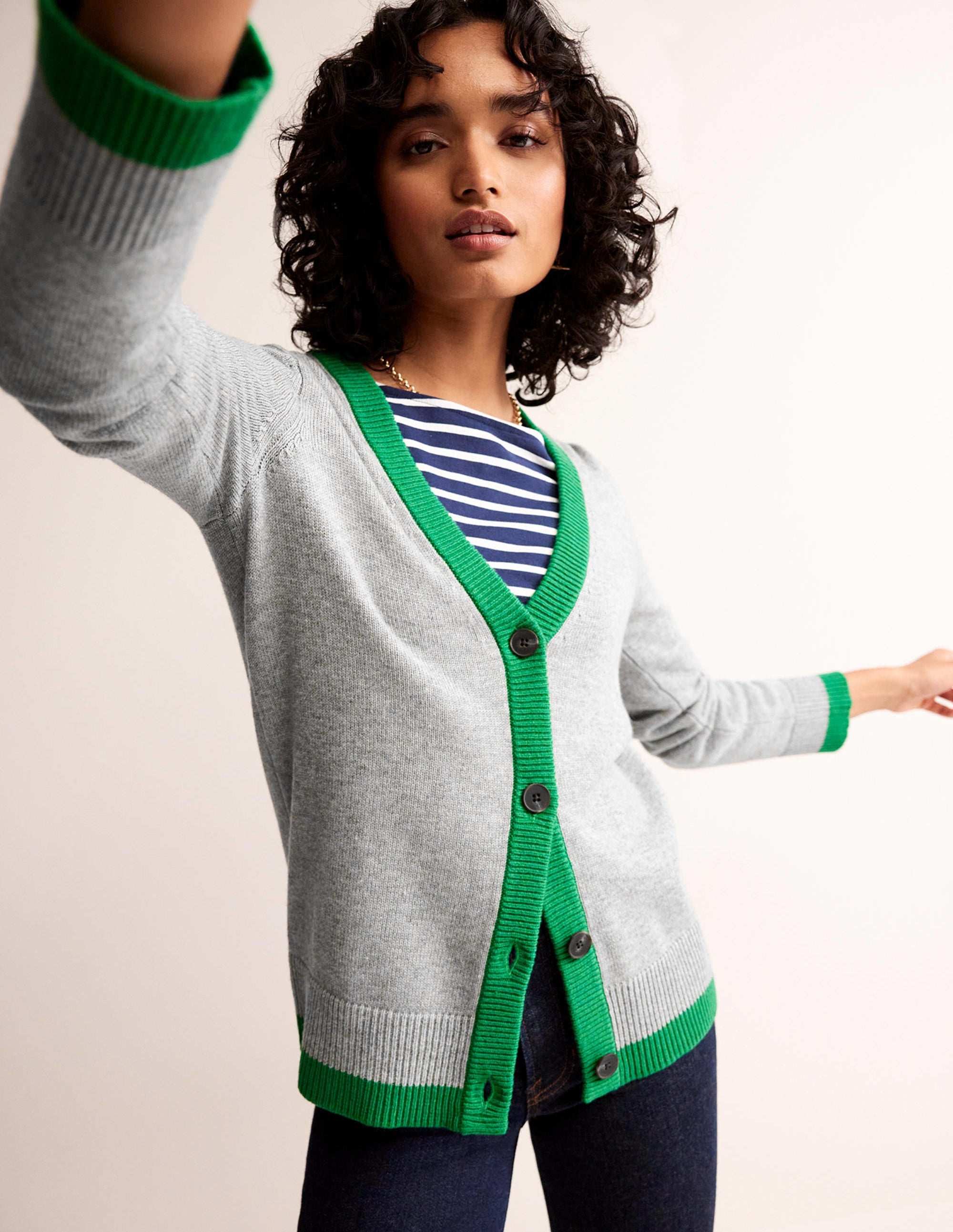 Alma Strickjacke mit Kontrastbesatz-Grau Meliert, Grünes Tamburin - Image 1