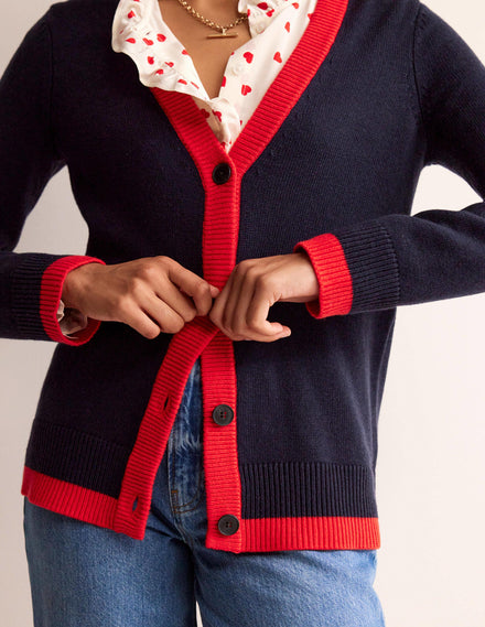 Alma Strickjacke mit Kontrastbesatz-Marineblau, Flame Scarlet