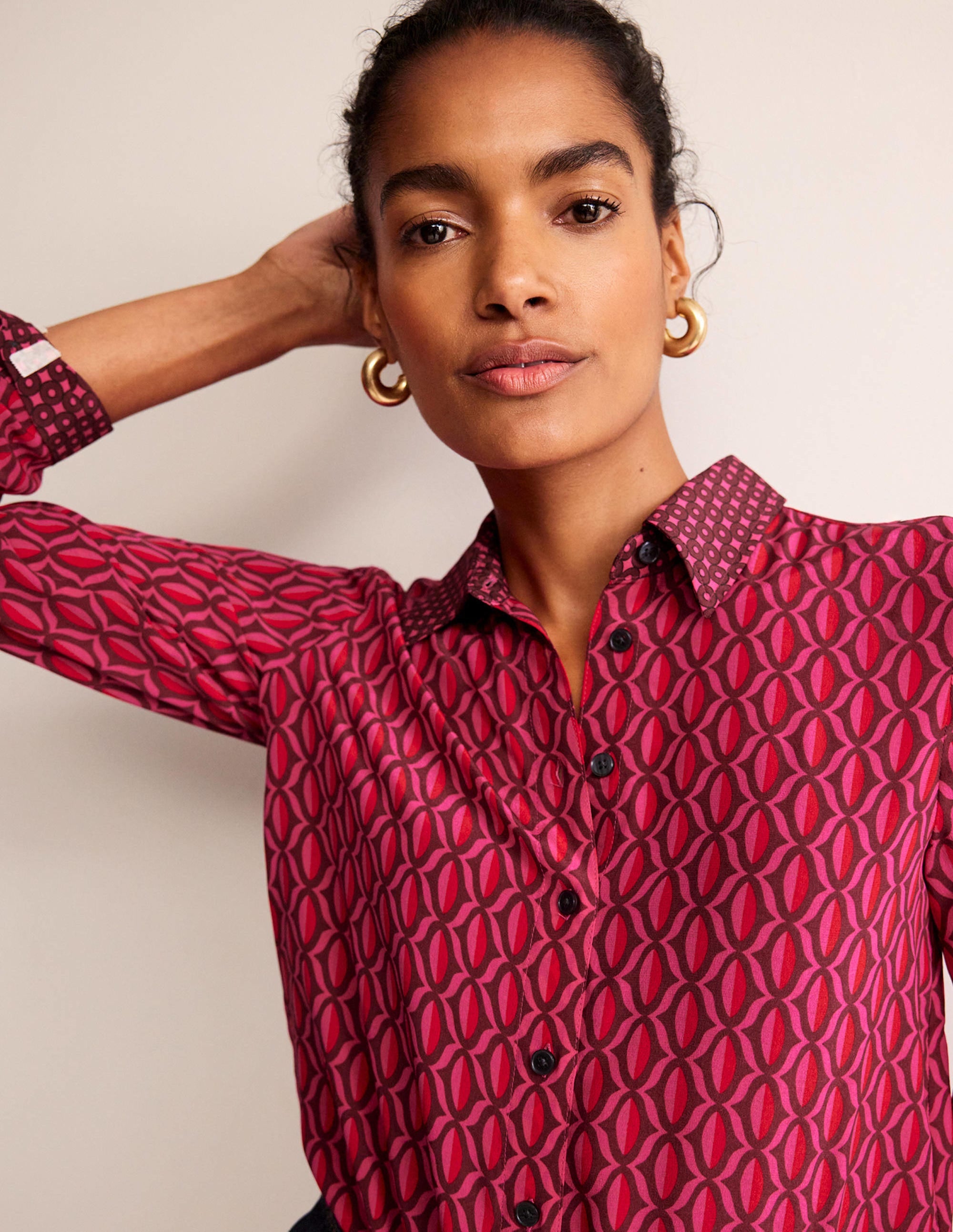 Chemise Sienna en soie-Rose vif, motif Geo Valley - Image 2