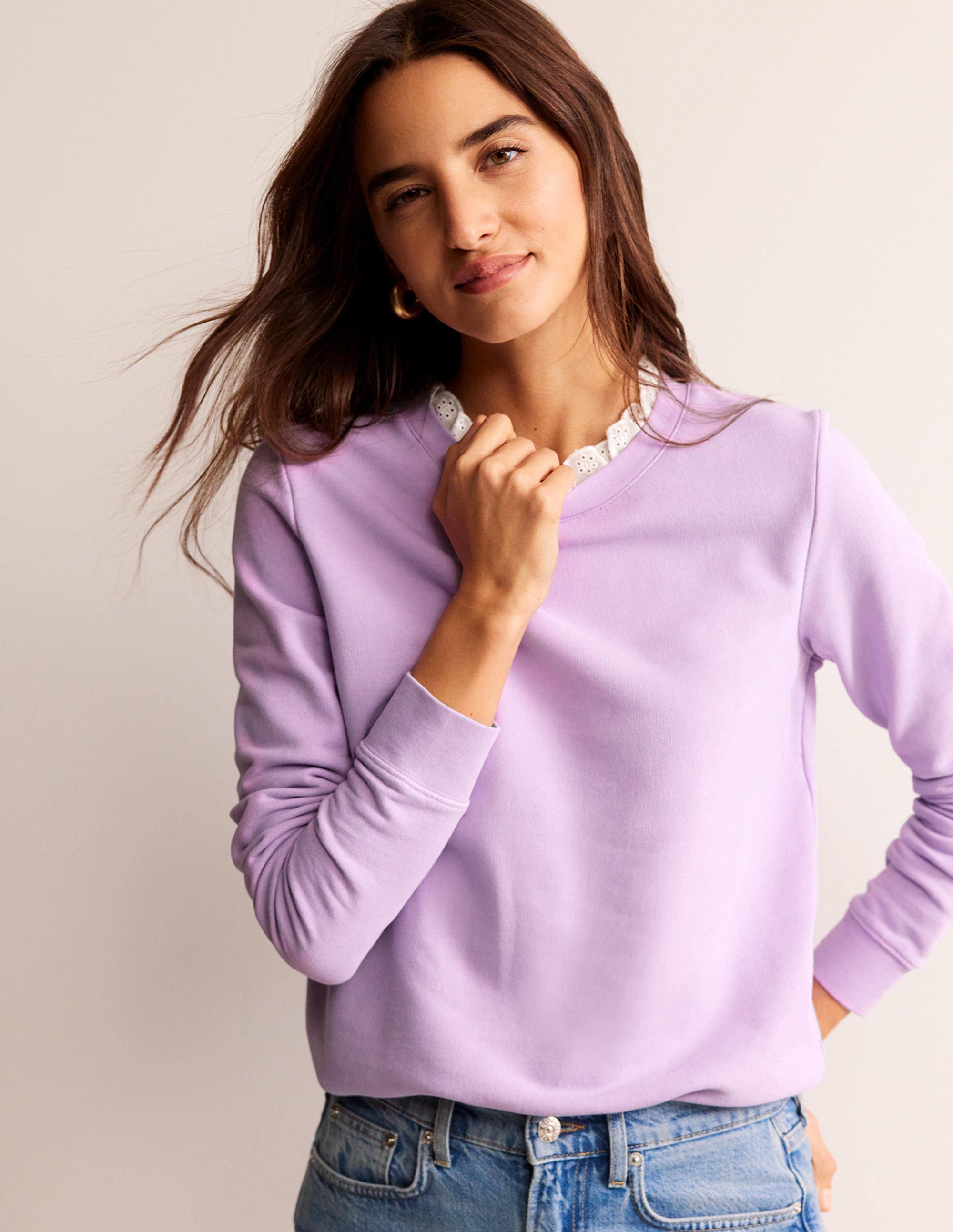 Sweatshirt mit Lochstickerei-Besatz-Orchideenblüte - Image 1
