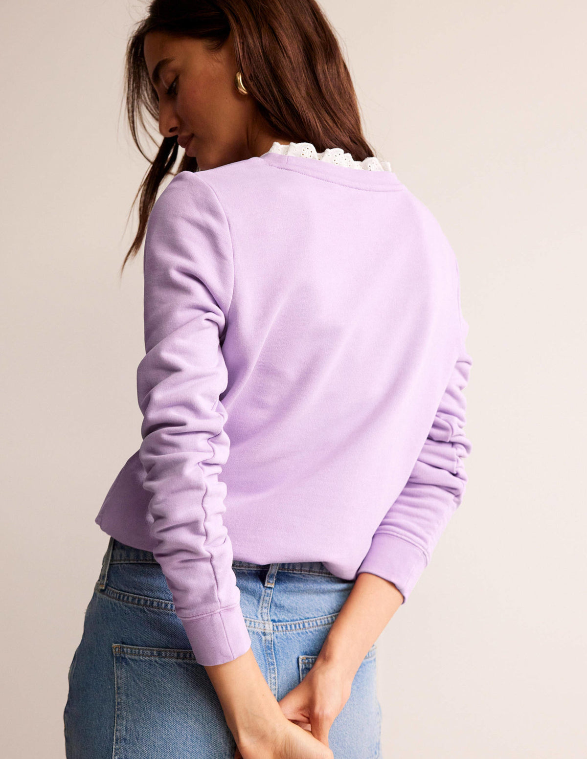 Sweatshirt mit Lochstickerei-Besatz-Orchideenblüte - Image 3