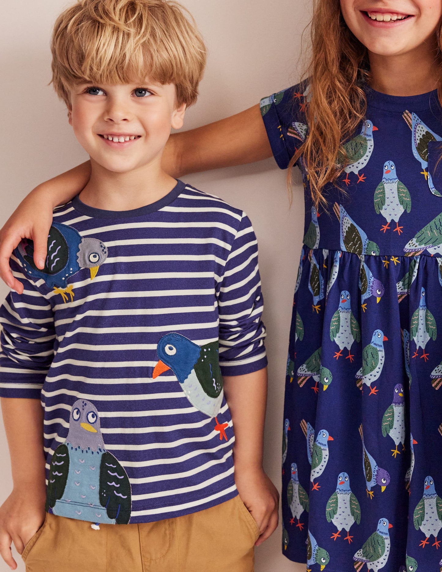 T-shirt façon marinière à appliqués-Pigeons bleu denim et ivoire