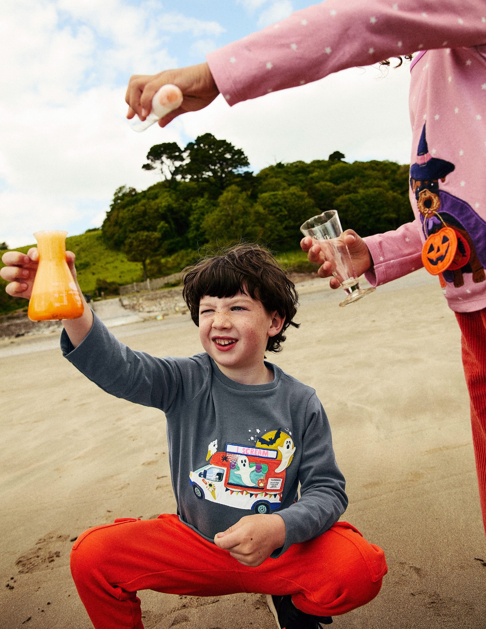 T-Shirt mit Halloween-Applikation-Rauchgrau Eiswagen - Image 4