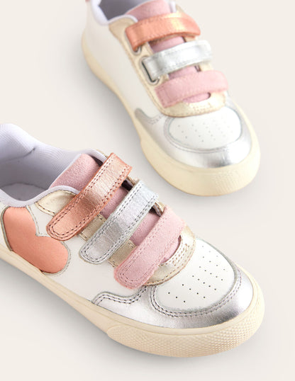 Flache Sneaker aus Leder-Bunt Metallic-Herz