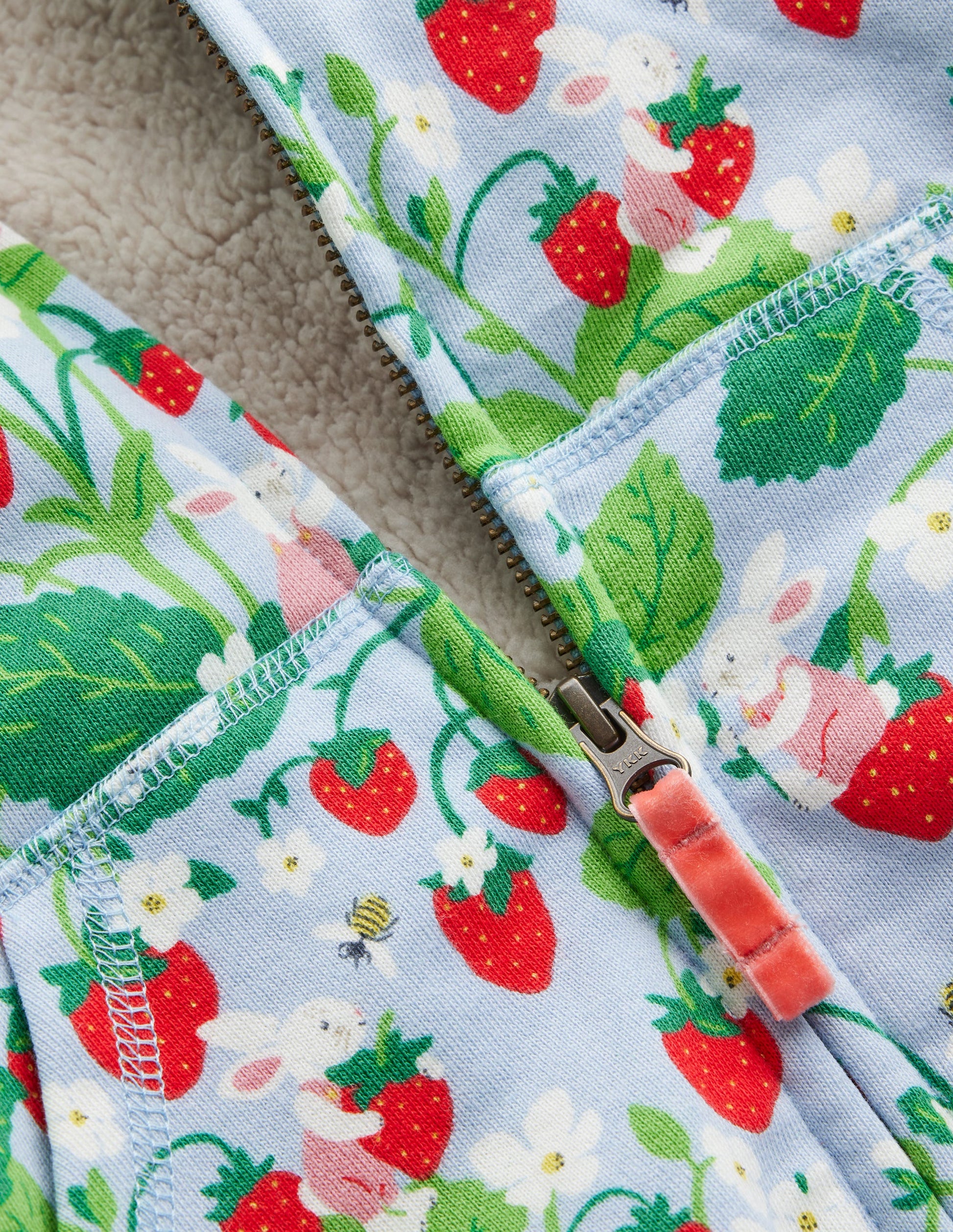 Kapuzenpullover mit Zottelfutter-Erdbeerfeld Druck-3