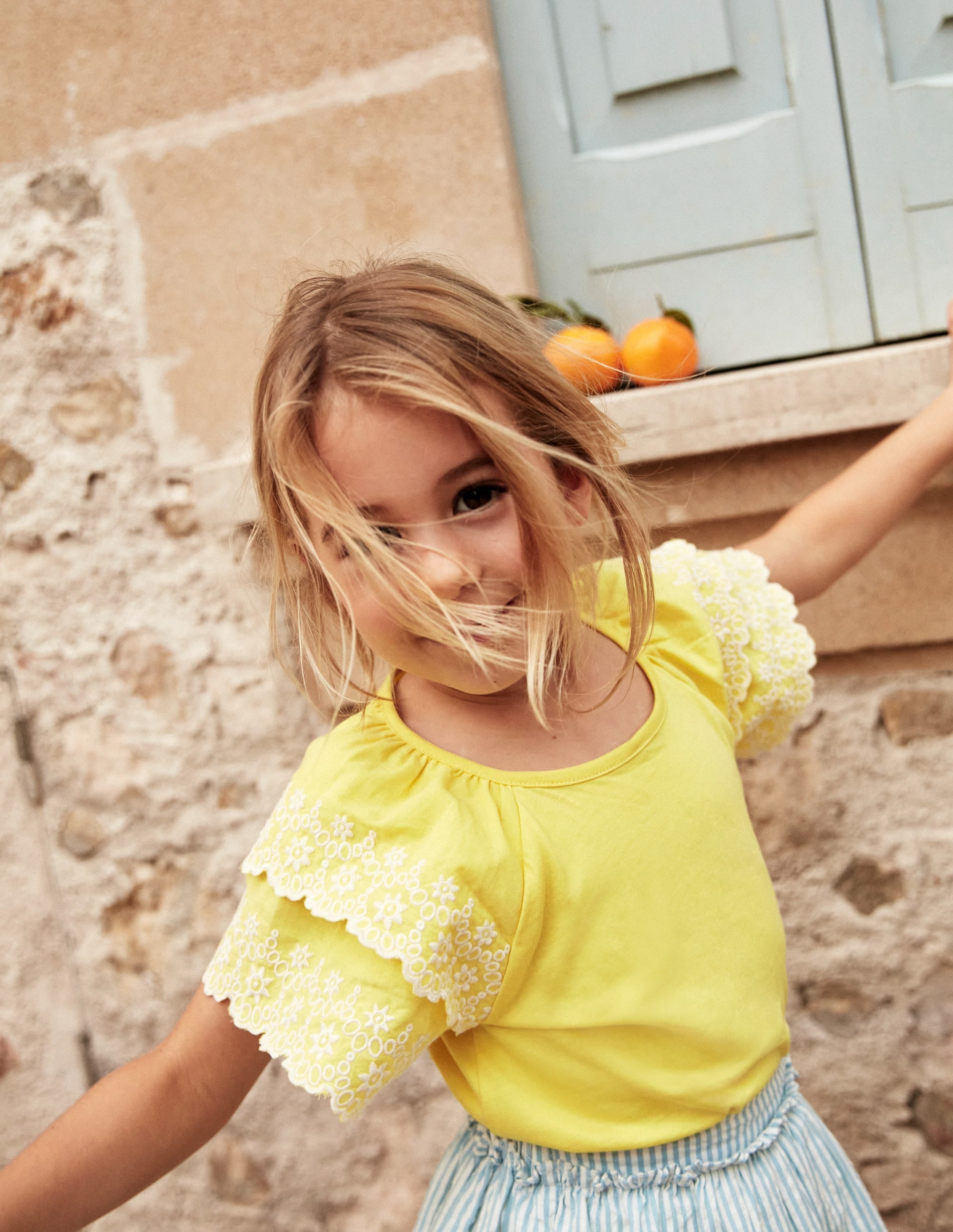 T-shirt à broderie anglaise-Jaune zeste/blanc - Image 4
