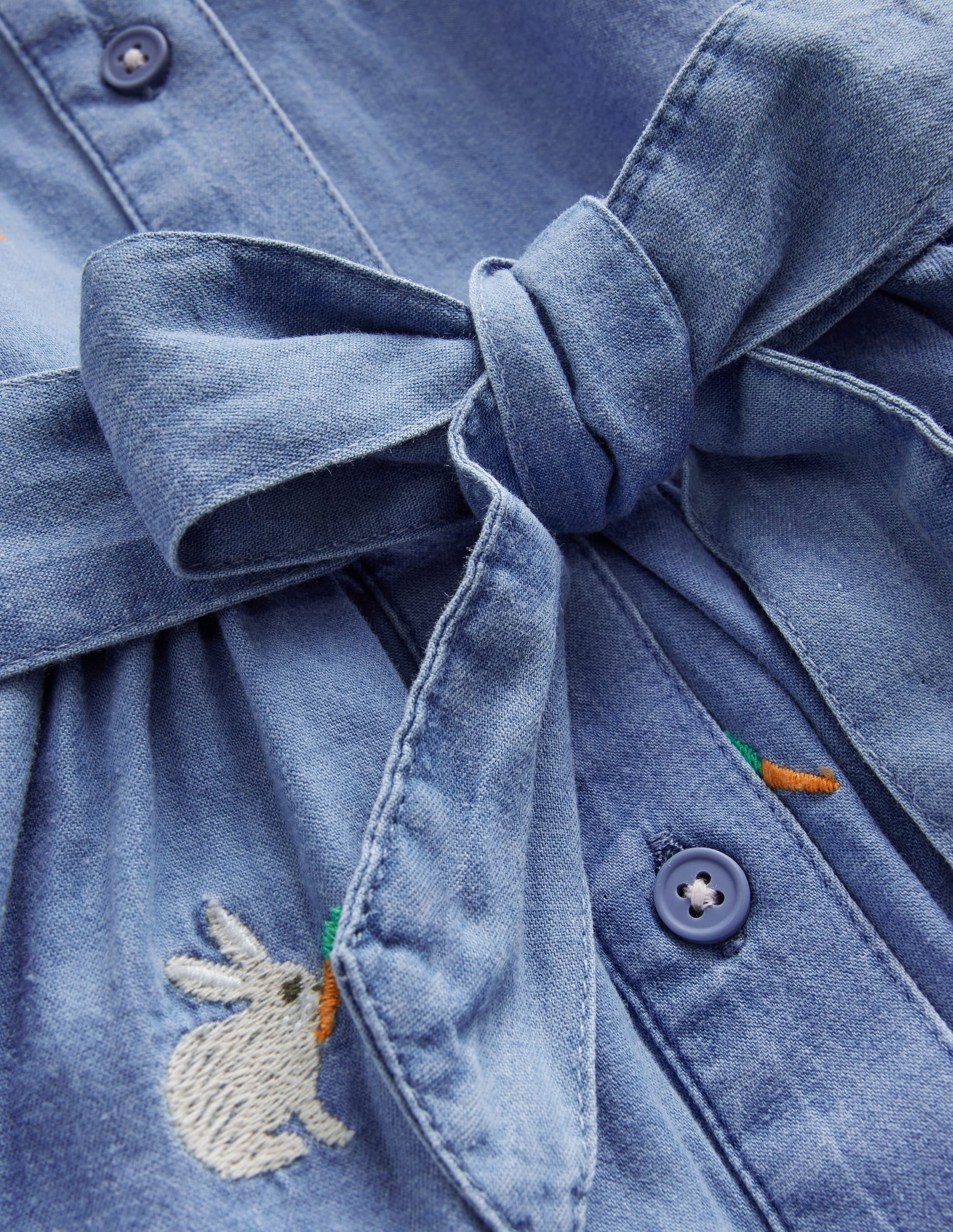 Besticktes Hemdblusenkleid-Chambray Häschen - Image 3