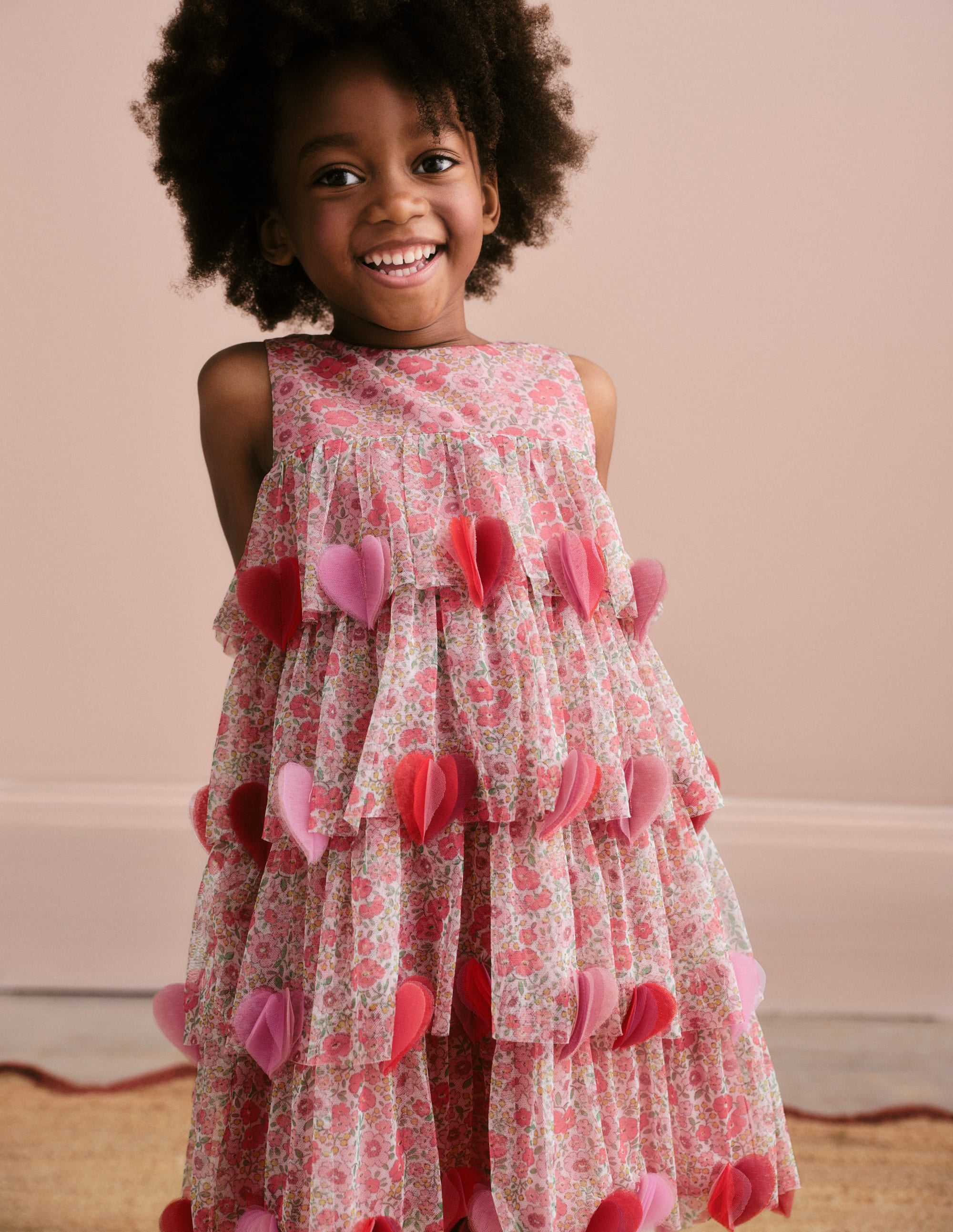 Robe de fête avec cœurs vaporeux-Lit de fleurs rose - Image 4